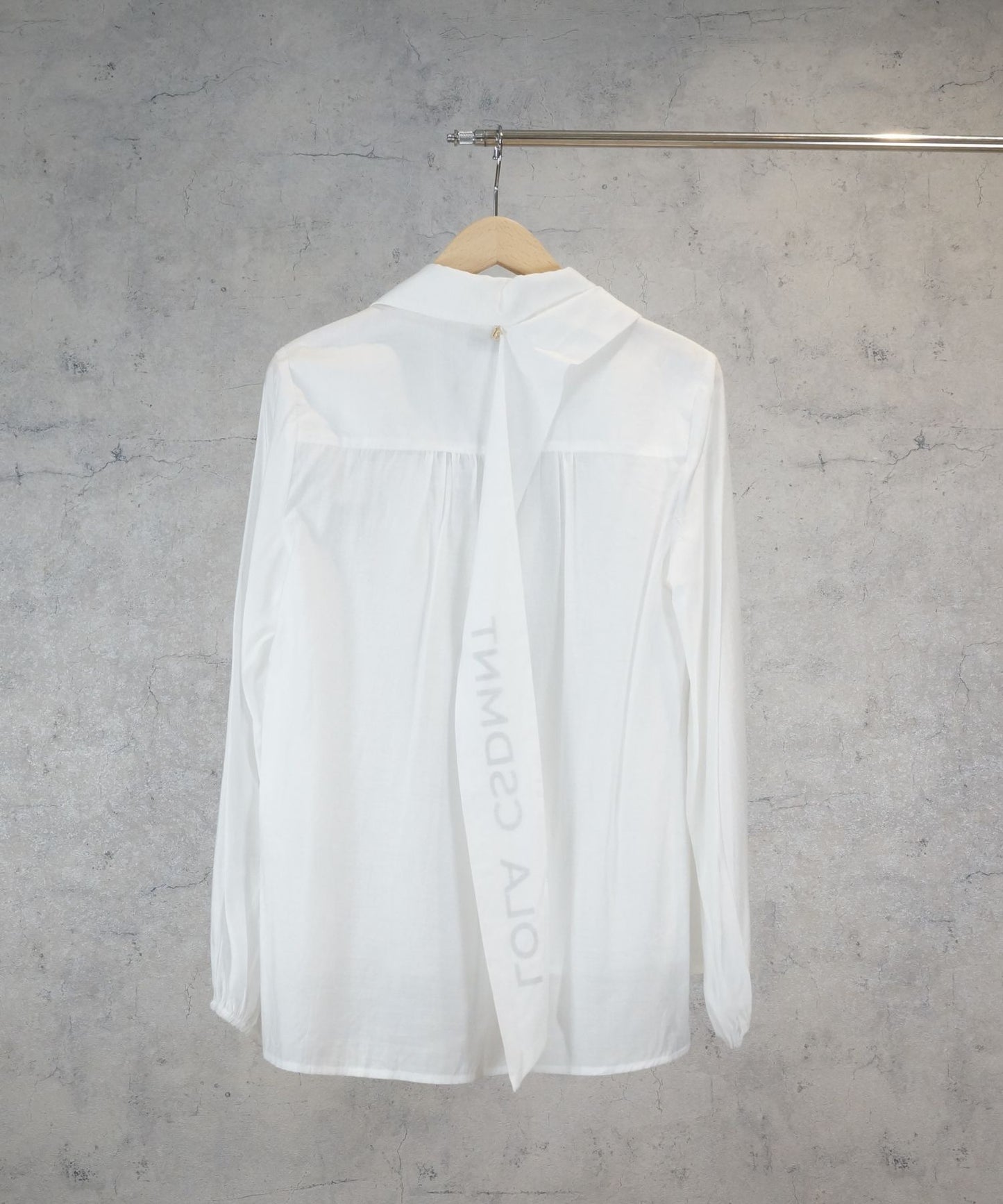 【LOLA CASADEMUNT】ロゴスカーフ付ブラウス