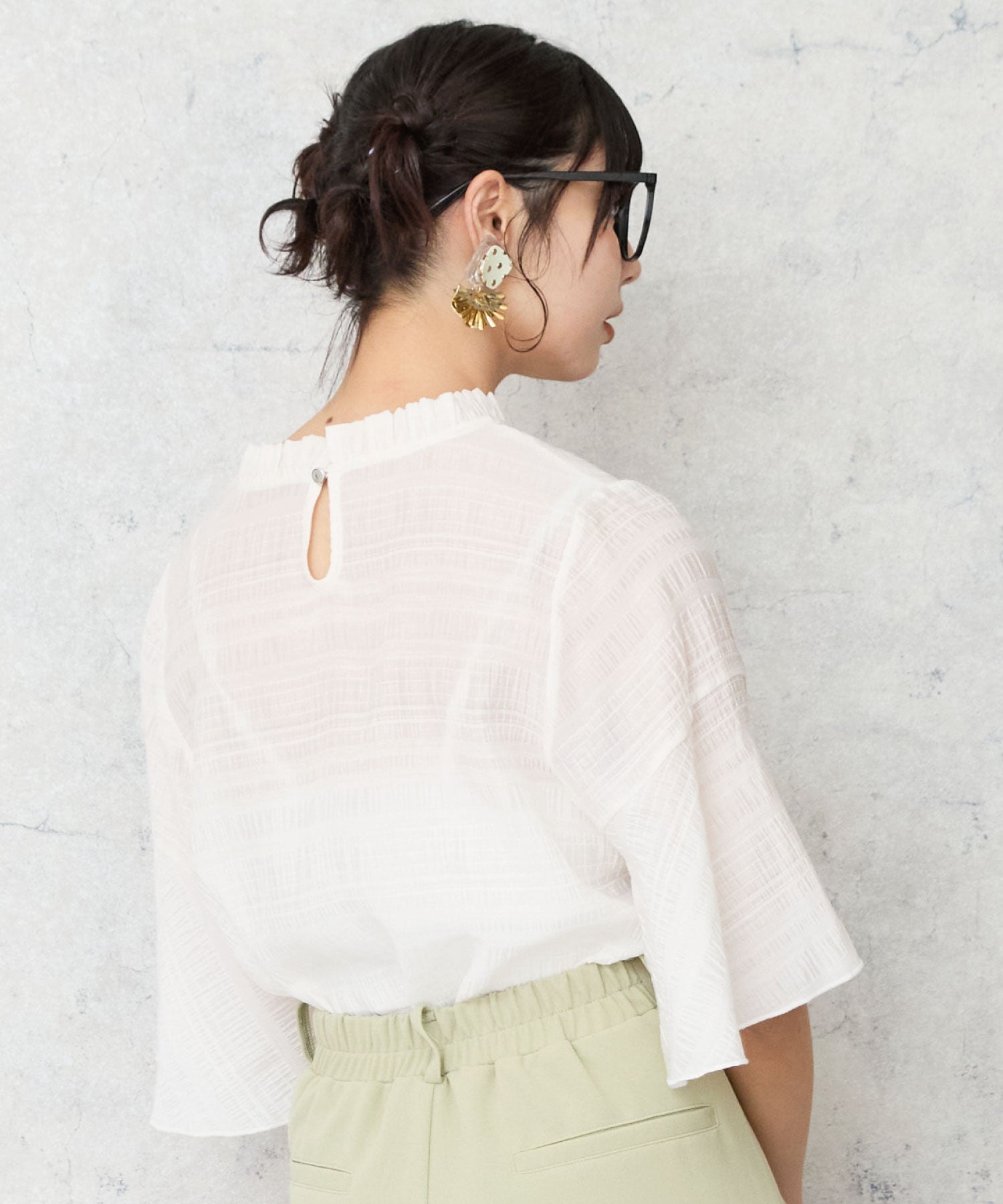 【JETSET SOLO PLUS】フリルハイネックフレアスリーブブラウス