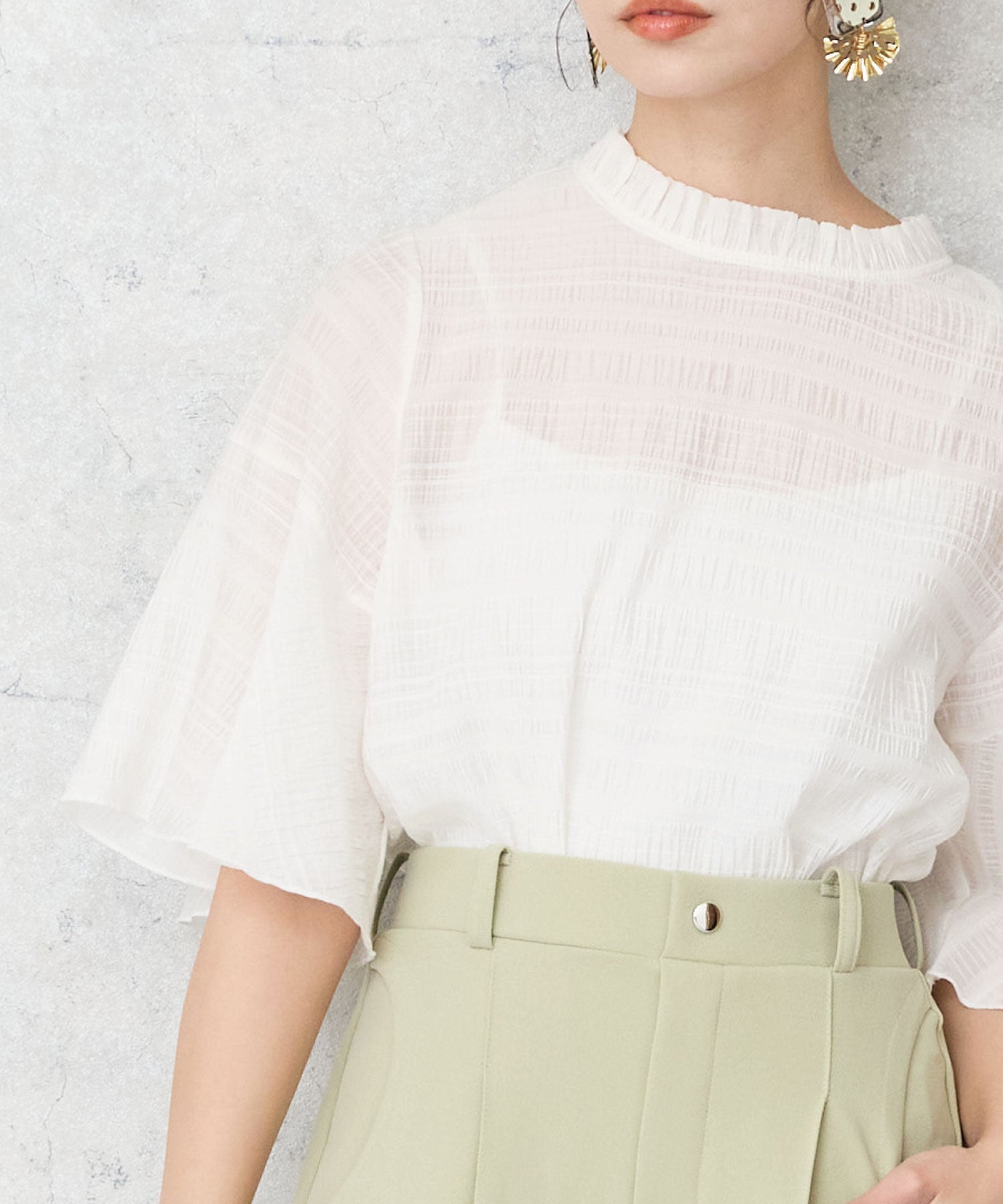 【JETSET SOLO PLUS】フリルハイネックフレアスリーブブラウス