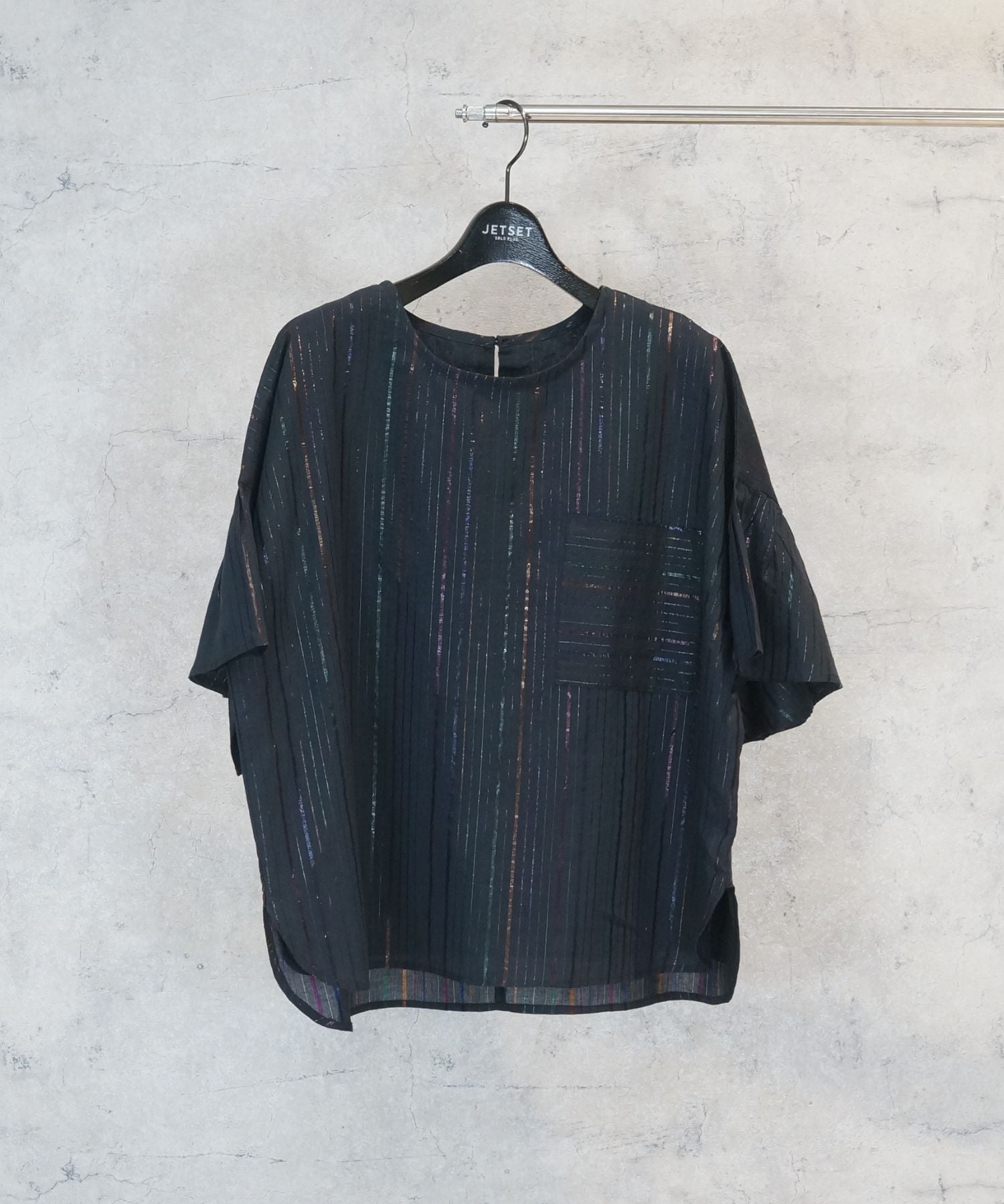 【INDUS luxury for JETSET SOLO PLUS】マルチルレックスストライプブラウス