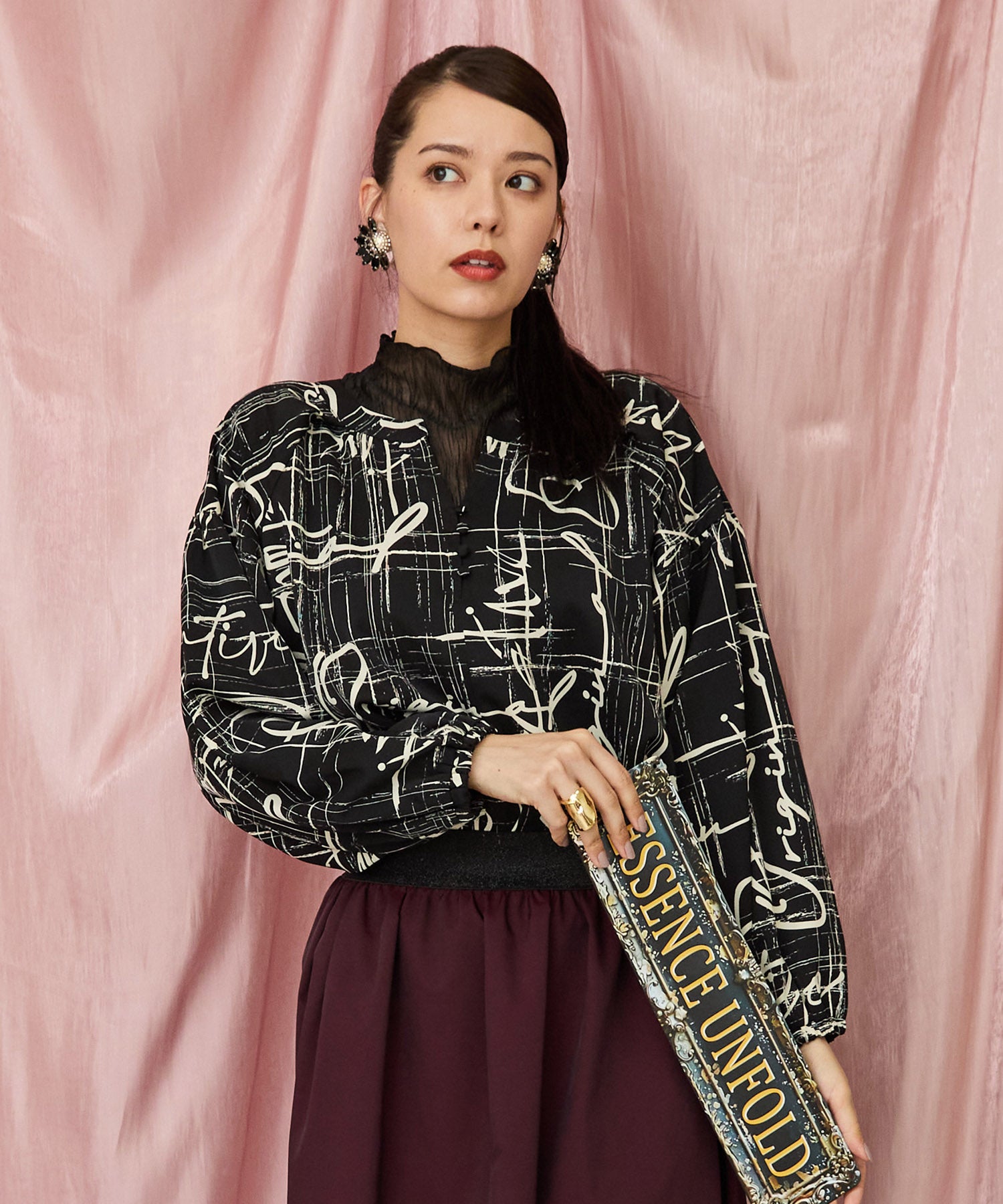 レディース ブラウス 柄ブラウス 筆記体プリント|JETSET SOLO PLUS(ジェットセットソロプラス) 公式通販|レディース ファッション きれいめカジュアル