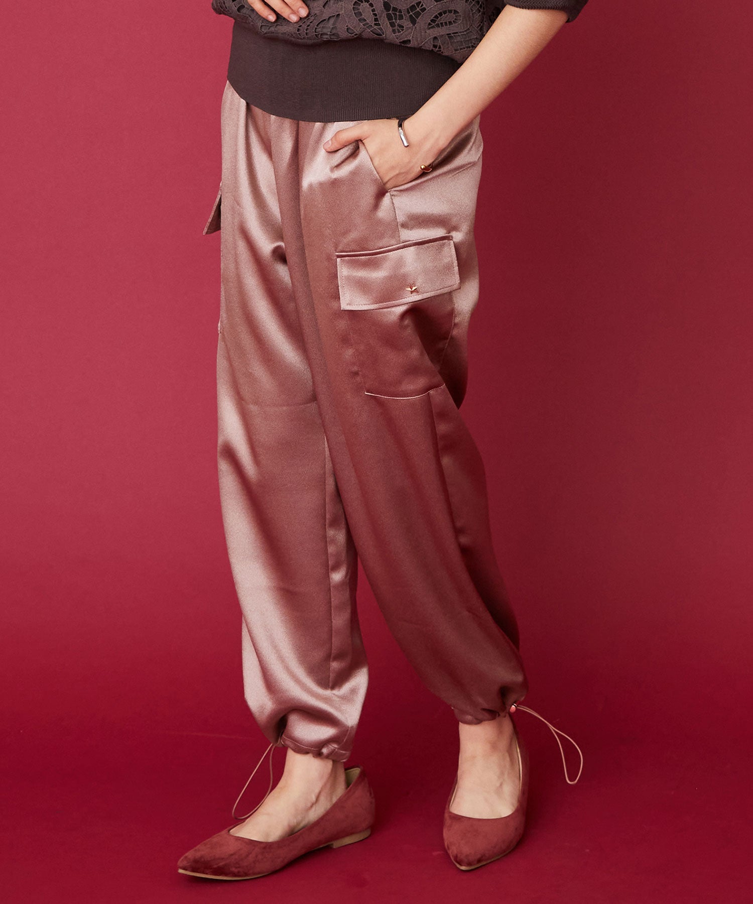 シャイニー裾ドロストカーゴパンツ｜ファッション通販のマインド