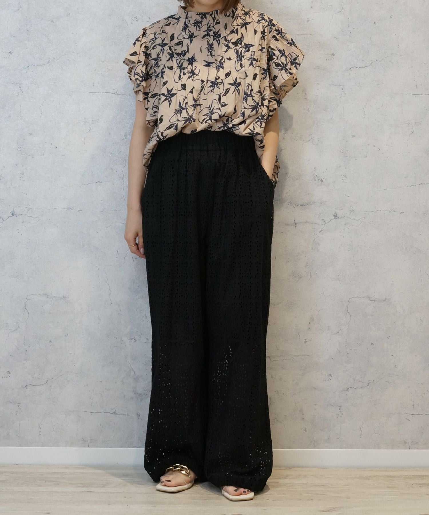 【INDUS luxury for JETSET SOLO PLUS】カットワークレースドロストヘムパンツ