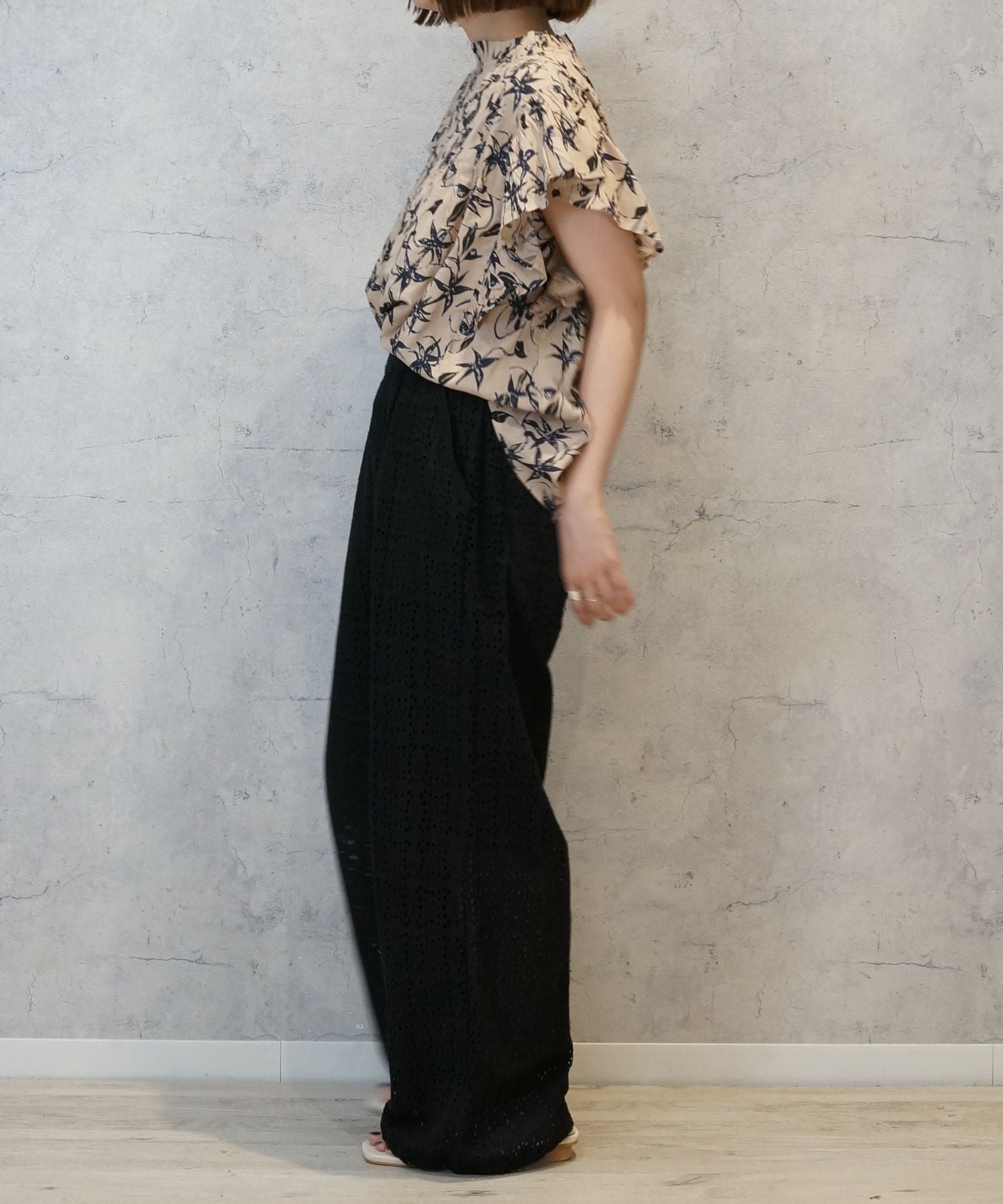 【INDUS luxury for JETSET SOLO PLUS】カットワークレースドロストヘムパンツ