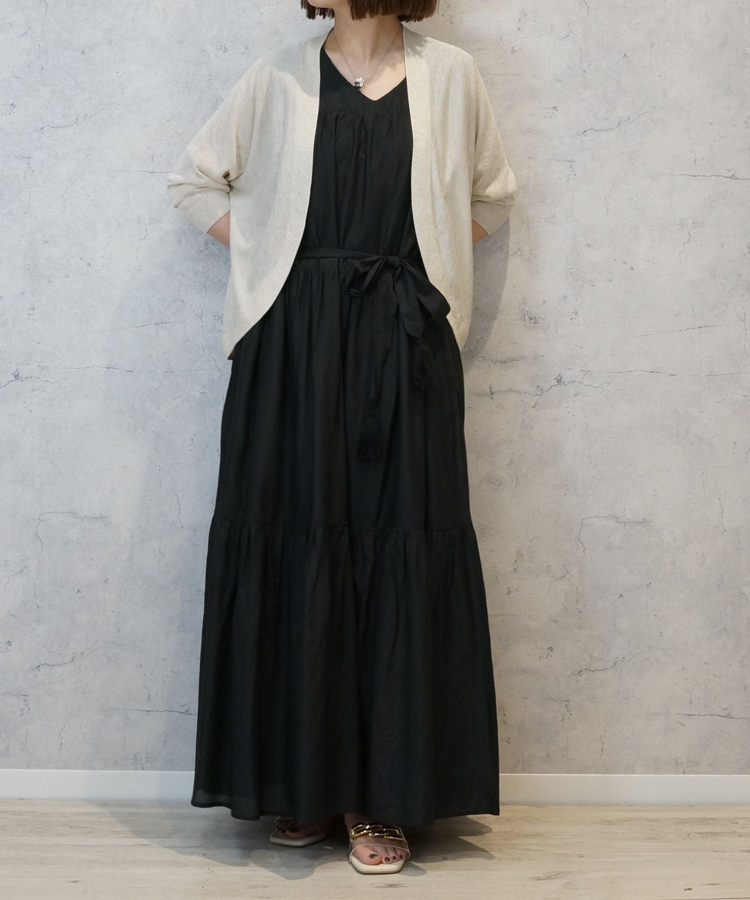 【INDUS luxury for JETSET SOLO PLUS】Vネックティアードワンピース