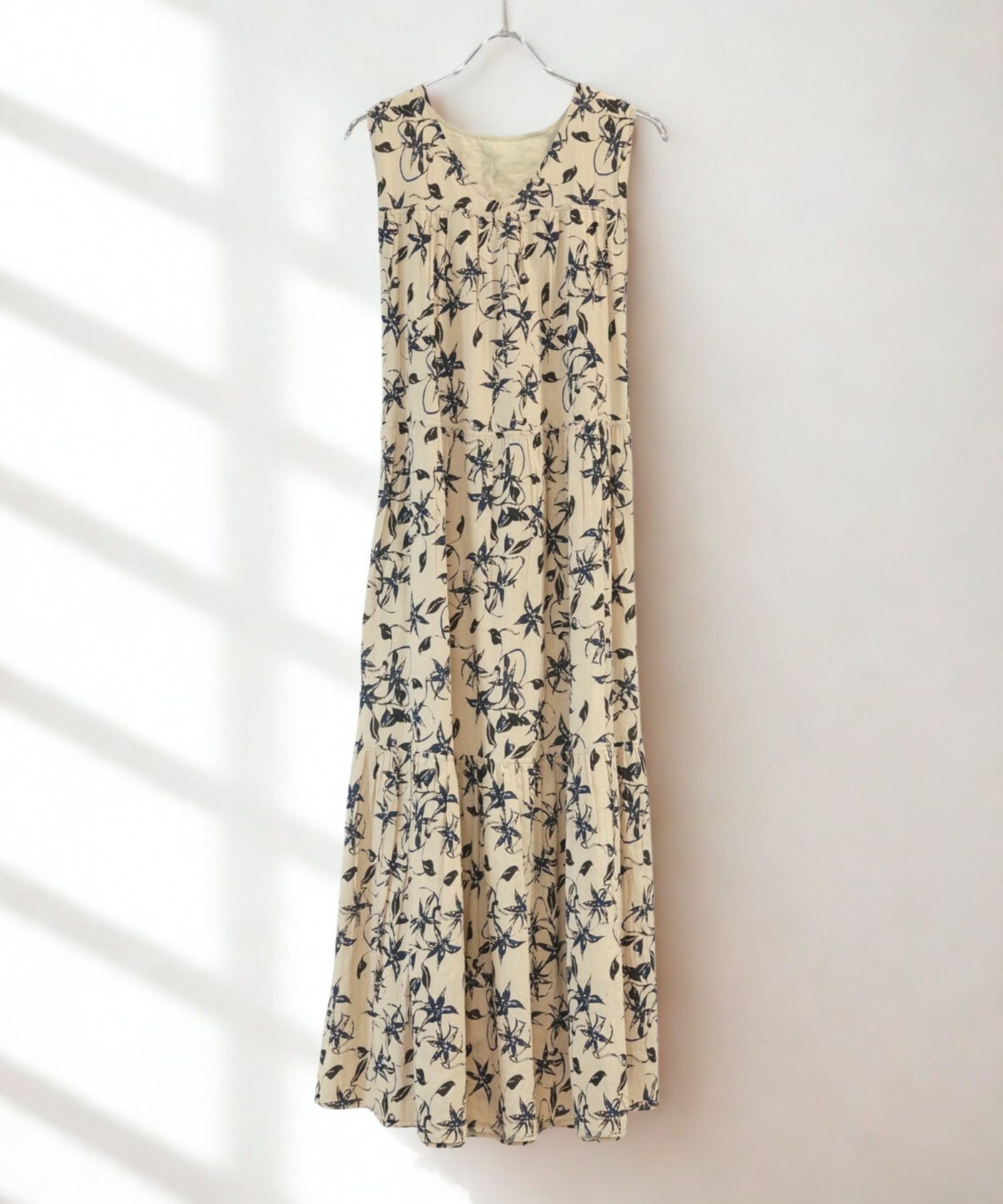 【INDUS luxury for JETSET SOLO PLUS】Vネックティアードワンピース