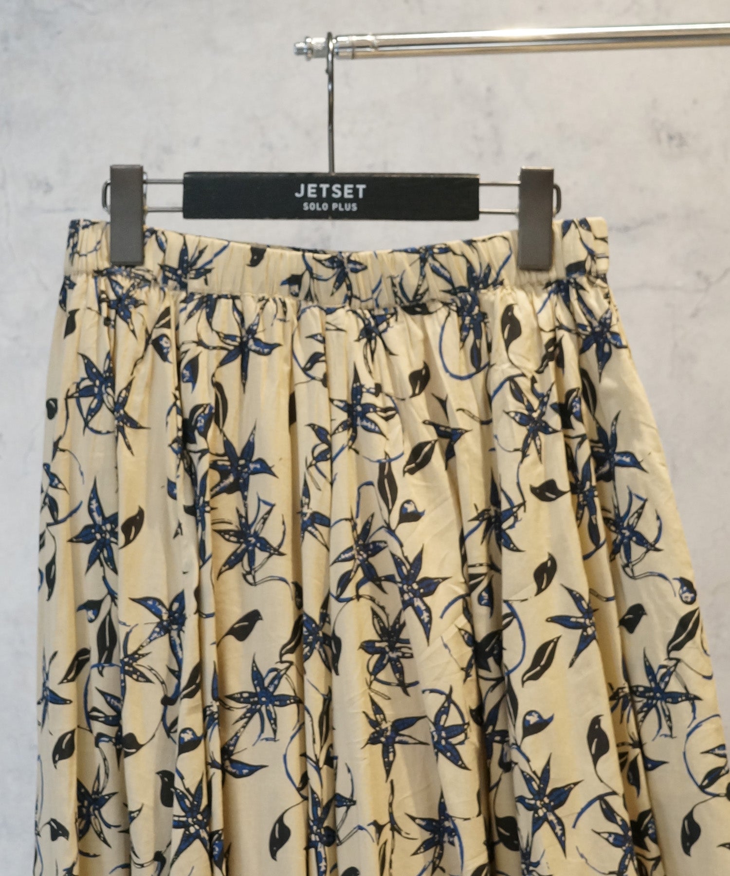 【INDUS luxury for JETSET SOLO PLUS】リーフプリントフレアスカート