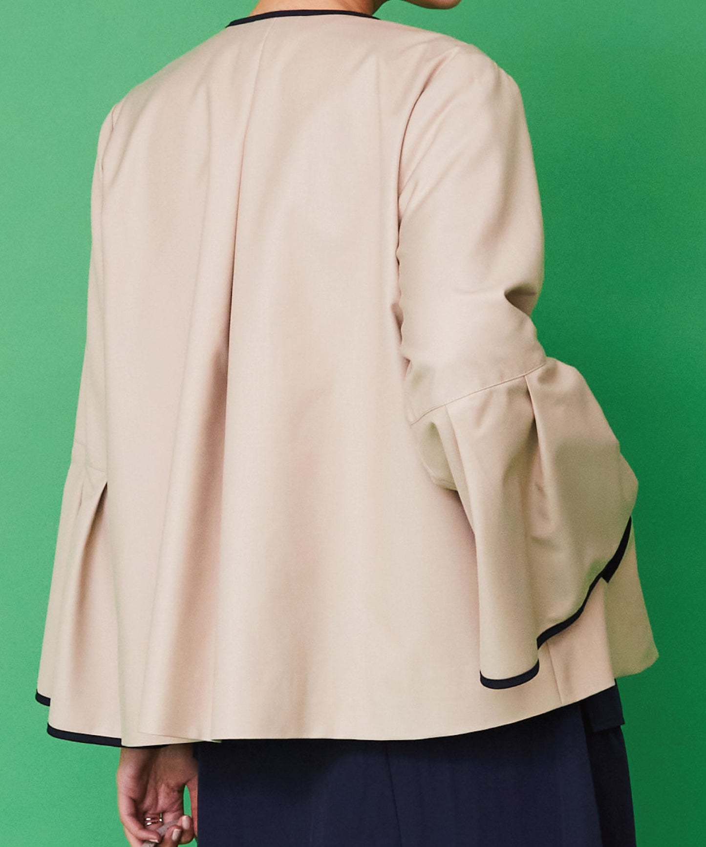 【JETSET SOLO PLUS】バイカラーパイピングベルスリーブジャケット