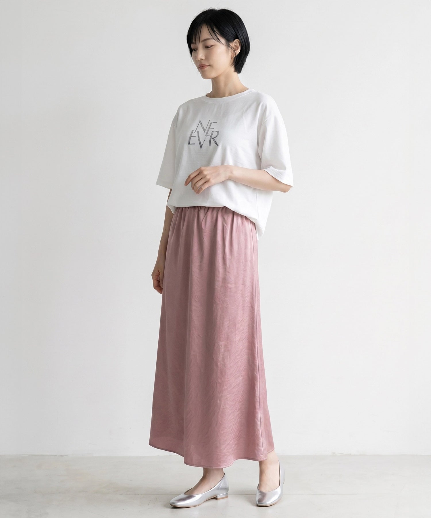 【qout】シャイニーロゴカットソー