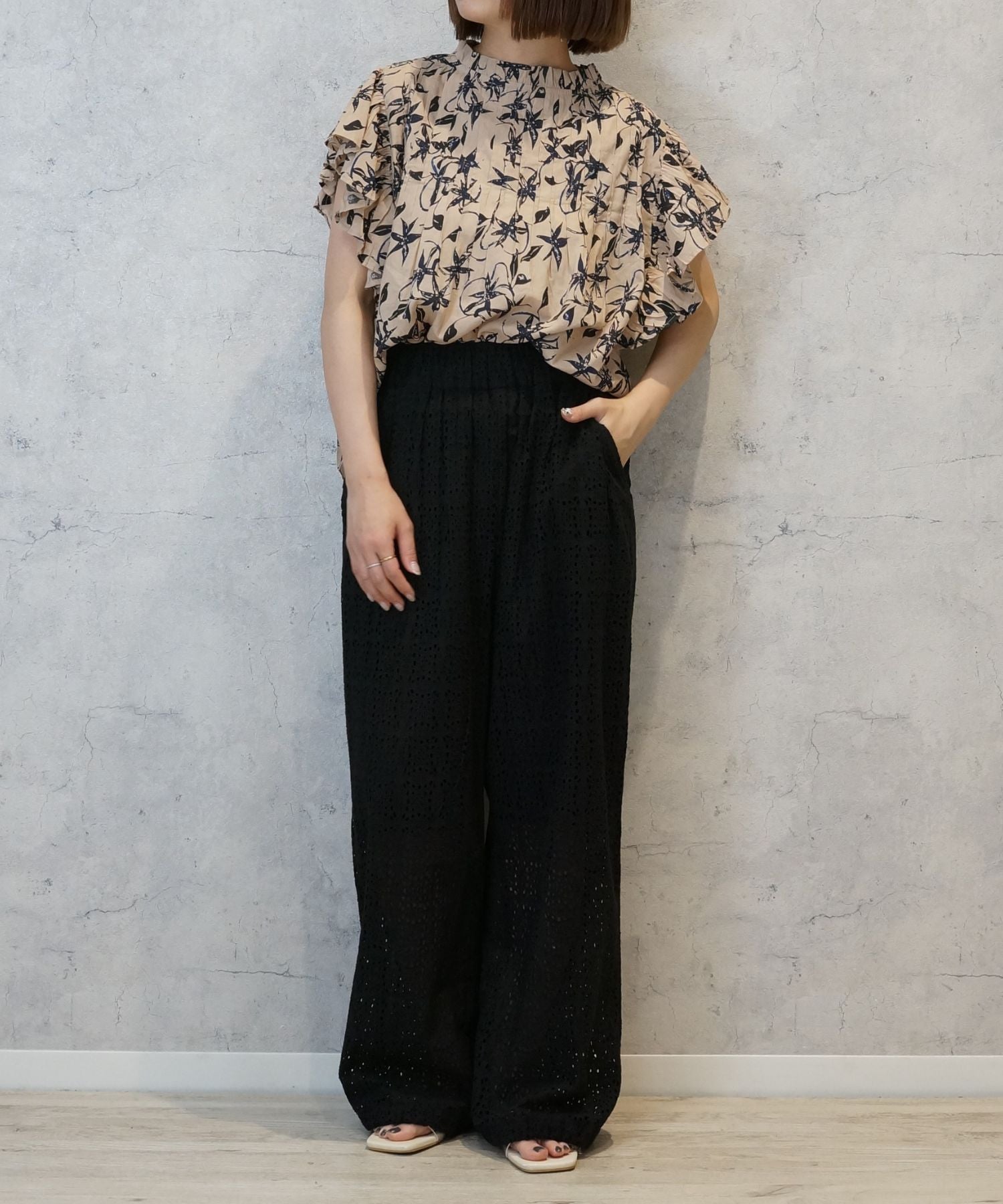 【INDUS luxury for JETSET SOLO PLUS】カットワークレースドロストヘムパンツ