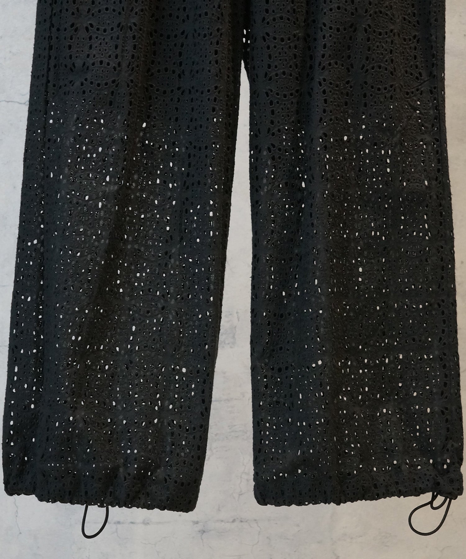 【INDUS luxury for JETSET SOLO PLUS】カットワークレースドロストヘムパンツ