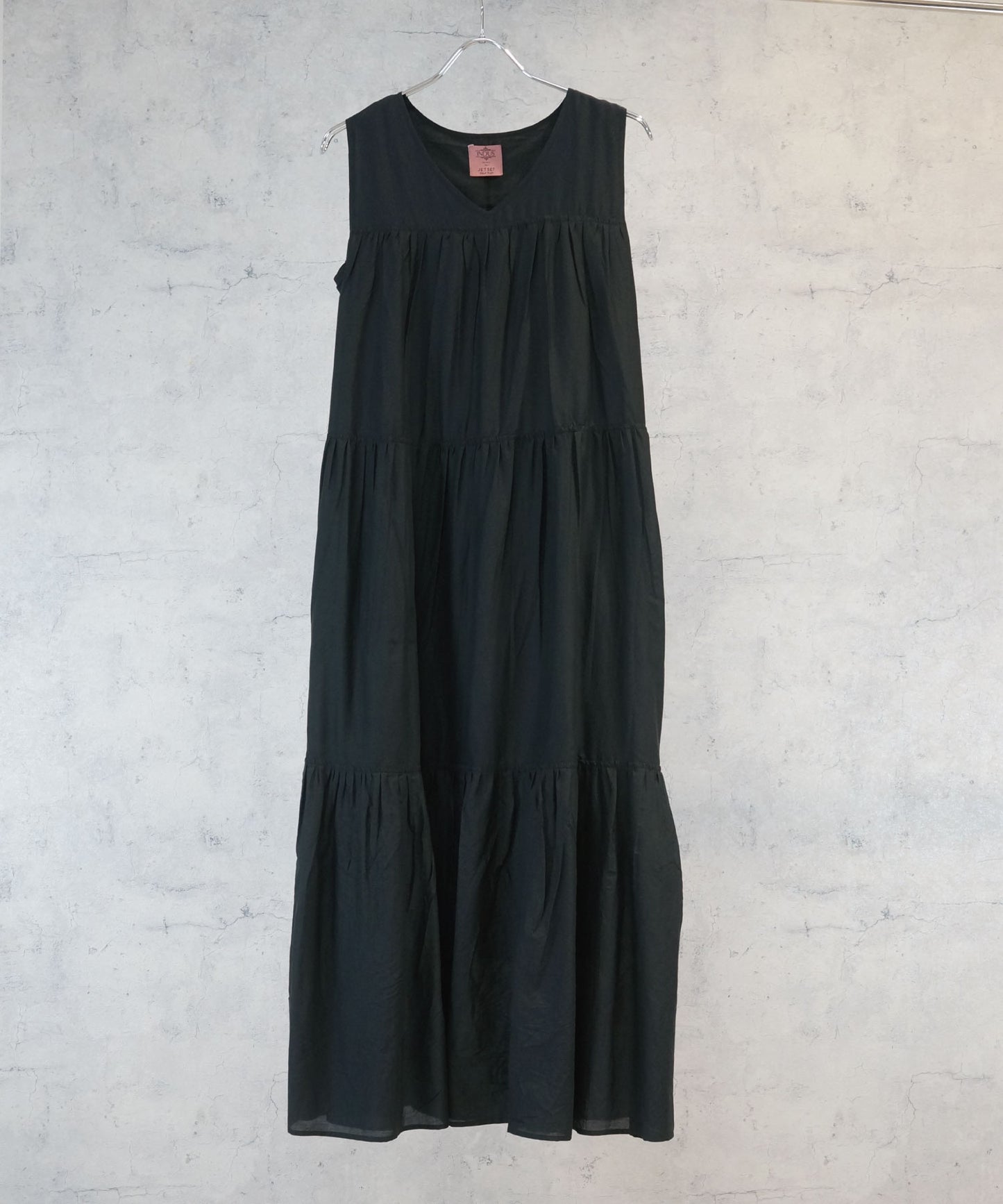 【INDUS luxury for JETSET SOLO PLUS】Vネックティアードワンピース