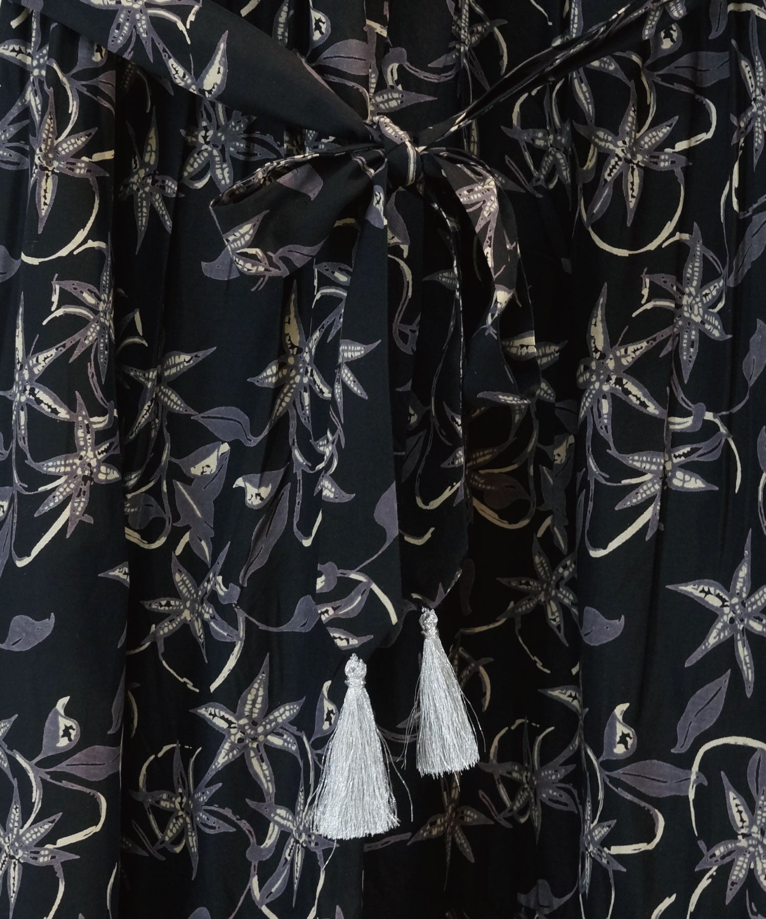 【INDUS luxury for JETSET SOLO PLUS】Vネックティアードワンピース