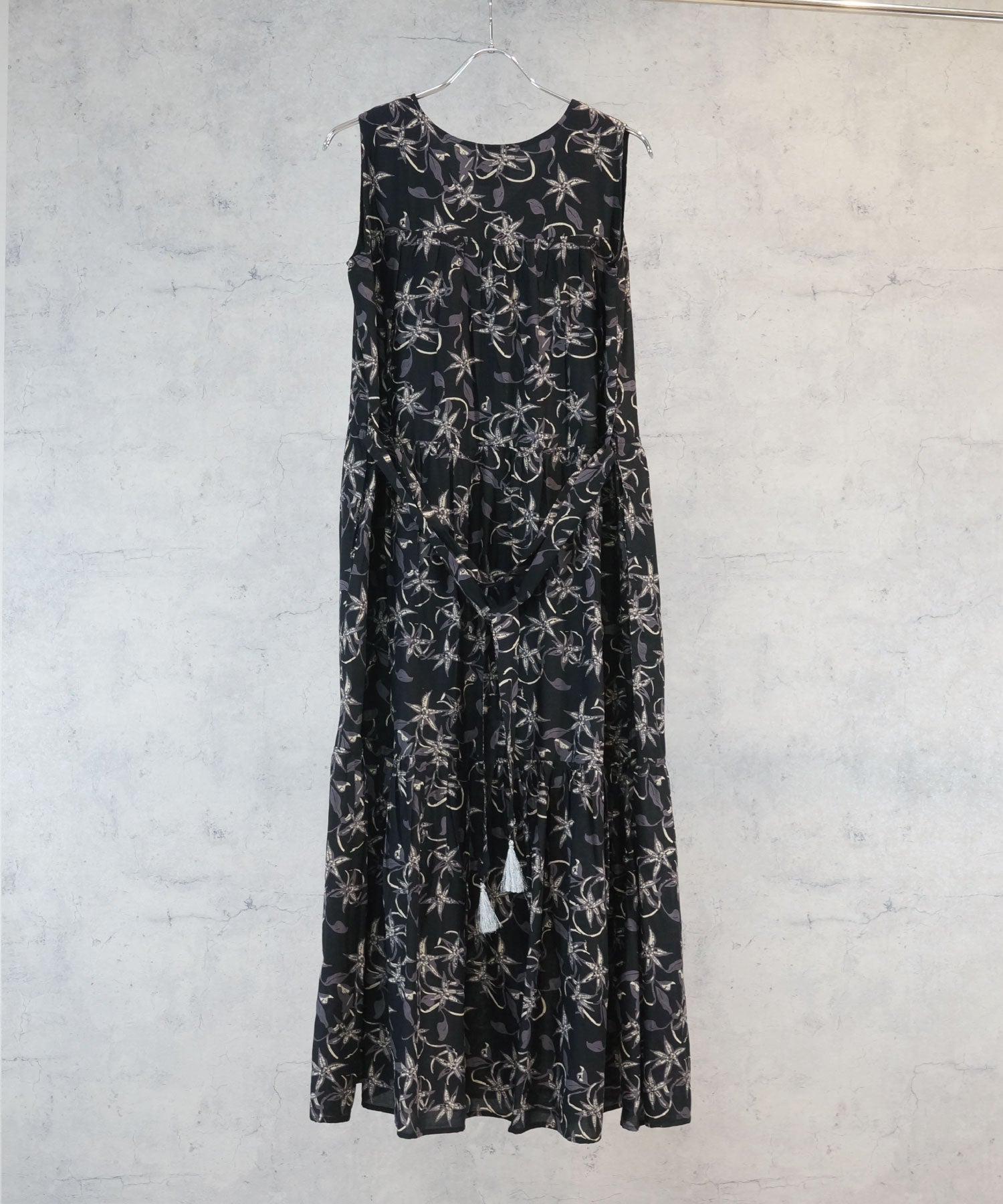 【INDUS luxury for JETSET SOLO PLUS】Vネックティアードワンピース