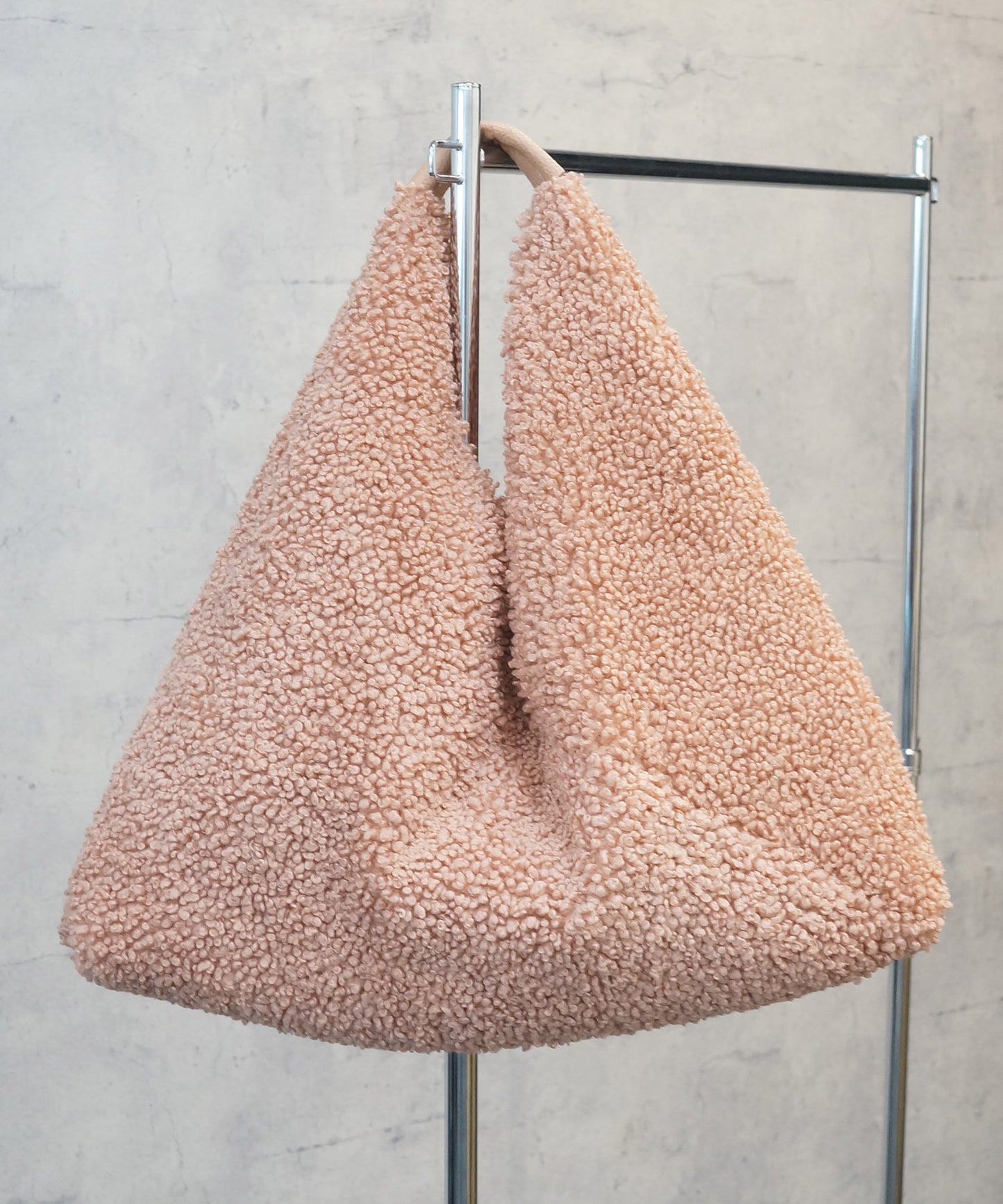 83-6382【andrea cardone】テディボアトライアングルBAG