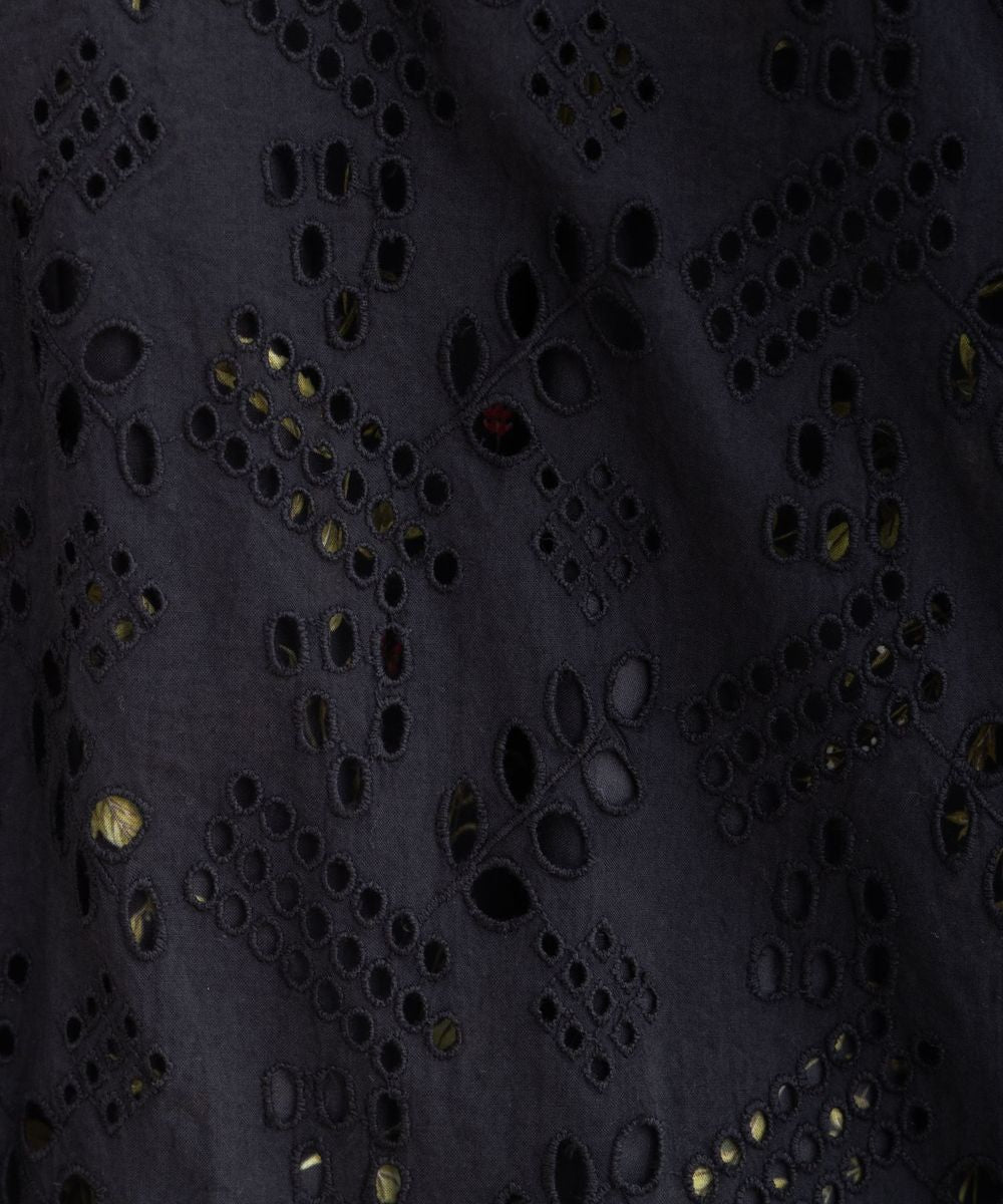 カットワークレースブラウス