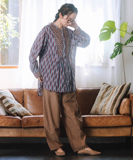 INDESIGN MIXプリントバンドカラーブラウス