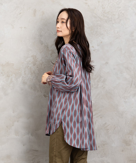 INDESIGN MIXプリントバンドカラーブラウス