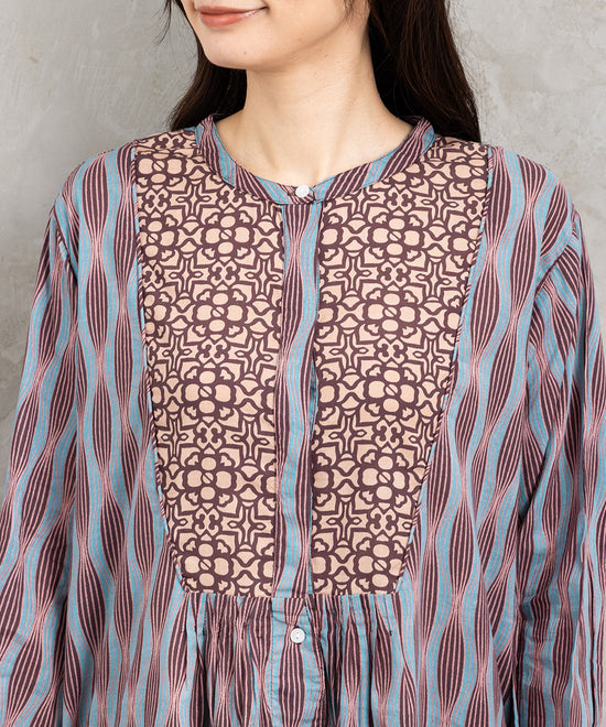 INDESIGN MIXプリントバンドカラーブラウス