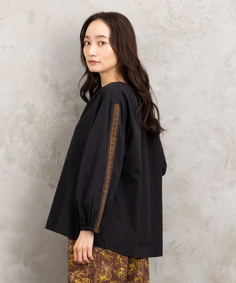 INDESIGN チロリアンテープエンブロイダリーブラウス