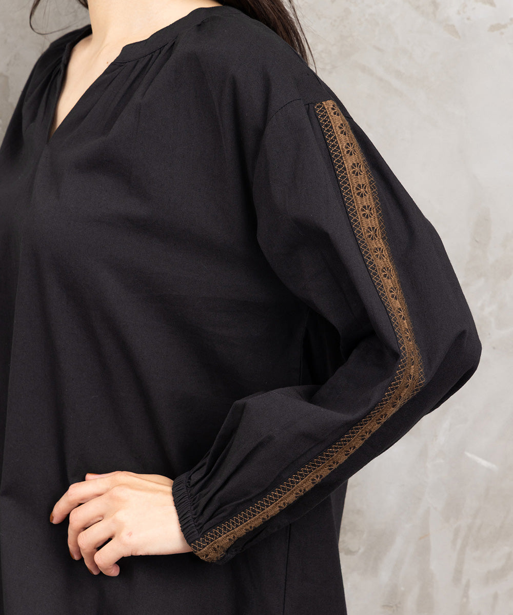 INDESIGN チロリアンテープエンブロイダリーブラウス