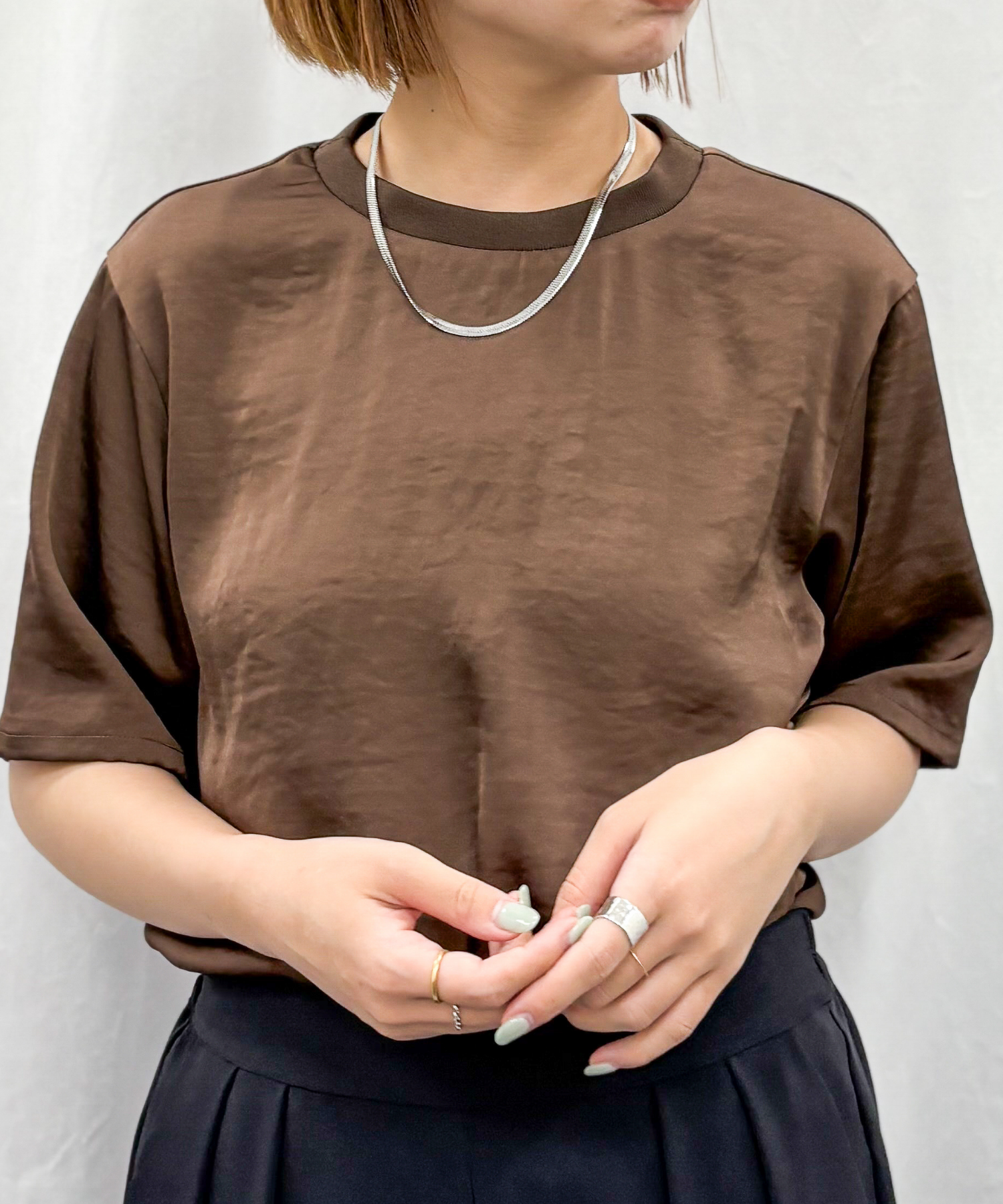 【qout】【R】サテンリブネックブラウス