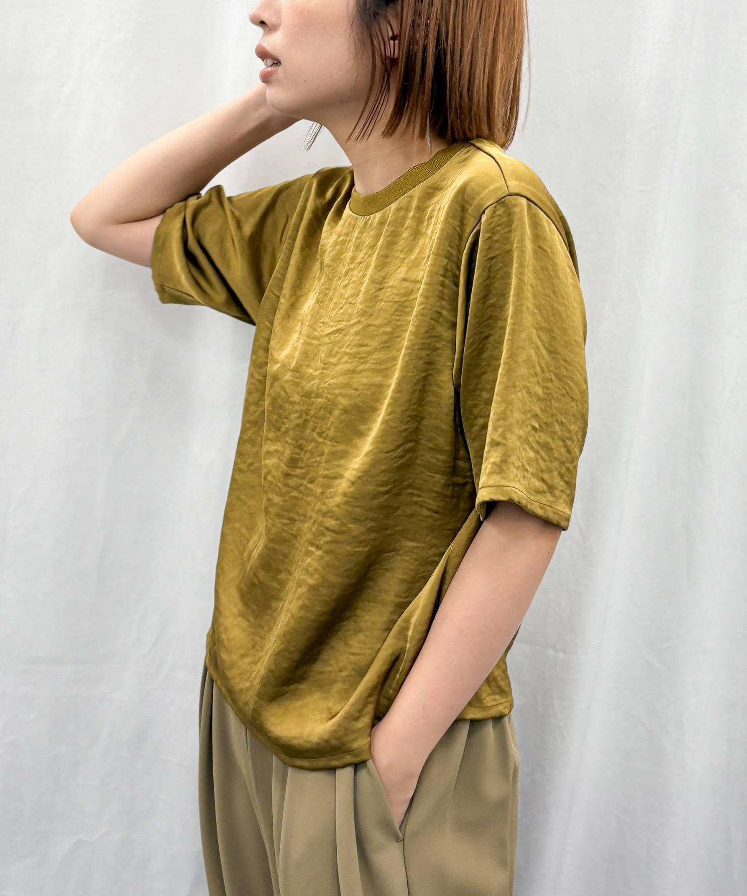 【qout】【R】サテンリブネックブラウス