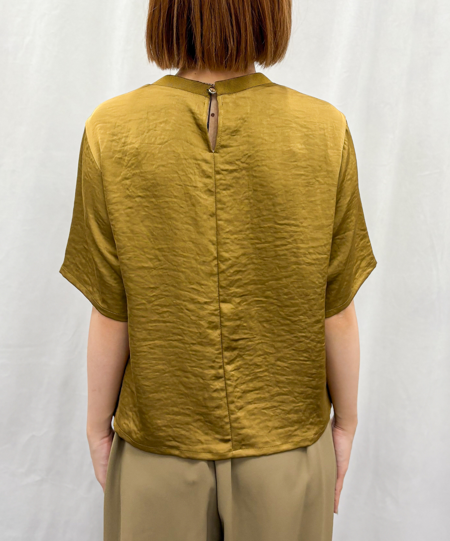 【qout】【R】サテンリブネックブラウス