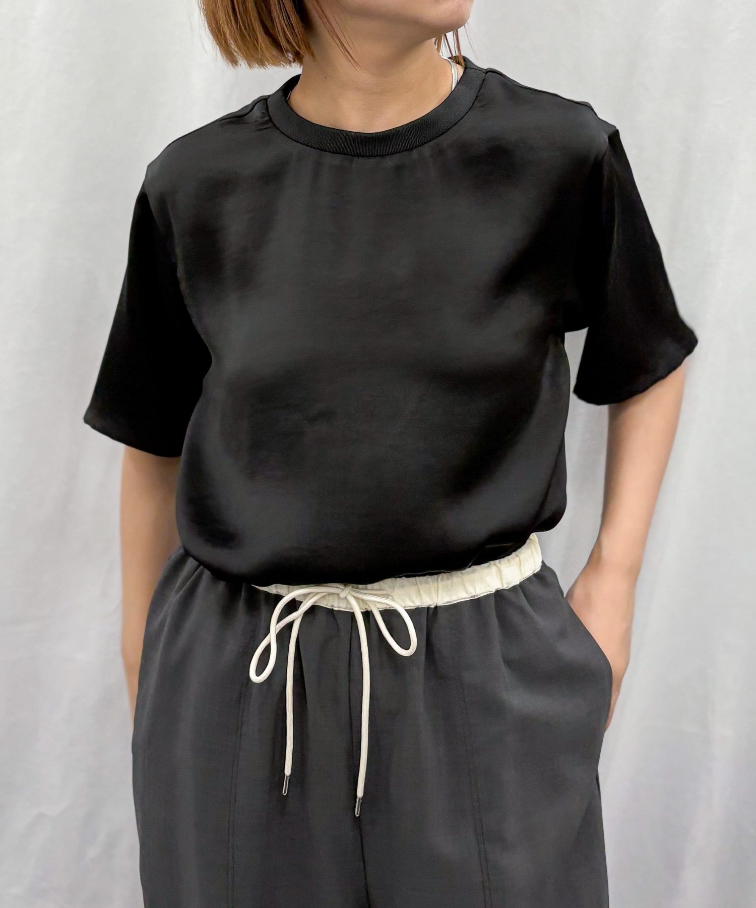 【qout】【R】サテンリブネックブラウス