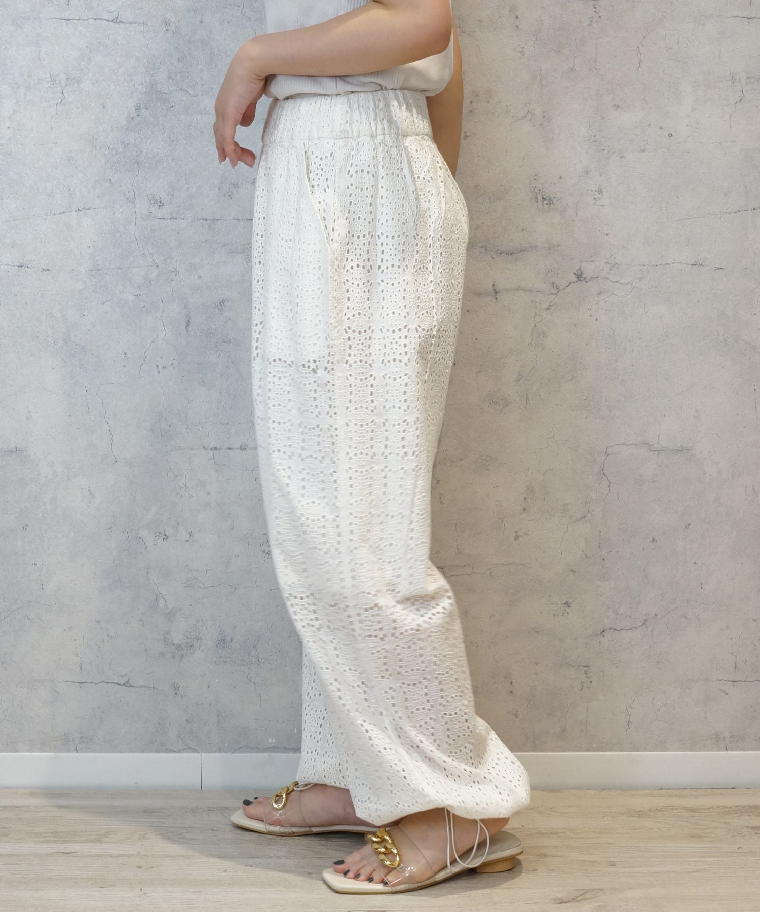 【INDUS luxury for JETSET SOLO PLUS】カットワークレースドロストヘムパンツ