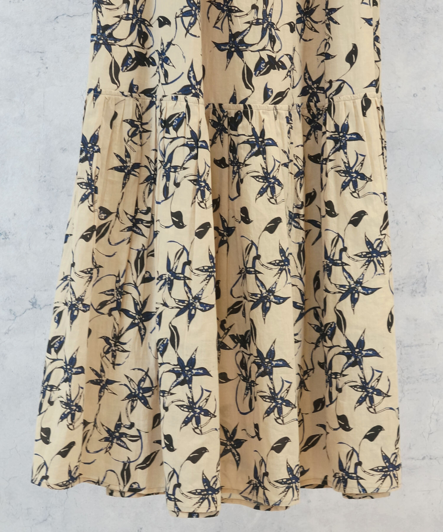 【INDUS luxury for JETSET SOLO PLUS】Vネックティアードワンピース