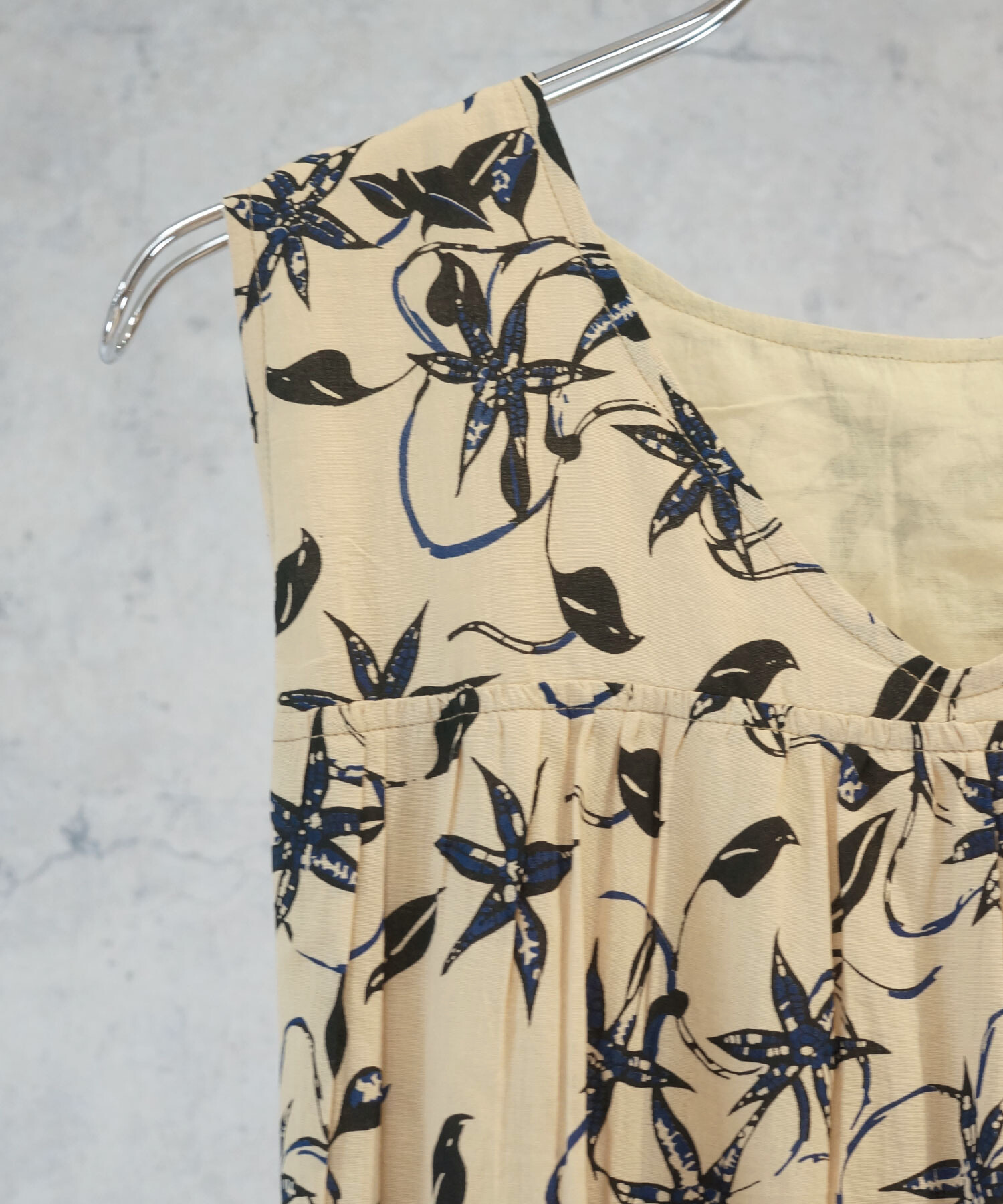 【INDUS luxury for JETSET SOLO PLUS】Vネックティアードワンピース