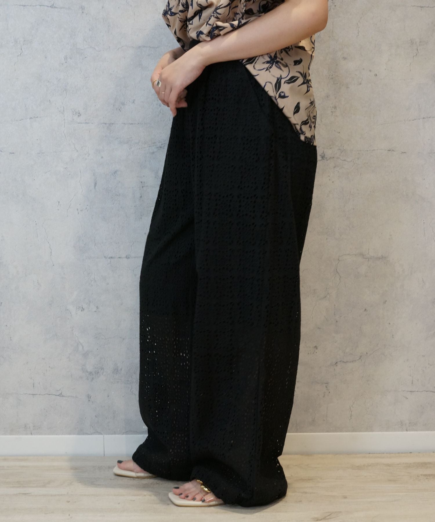 【INDUS luxury for JETSET SOLO PLUS】カットワークレースドロストヘムパンツ