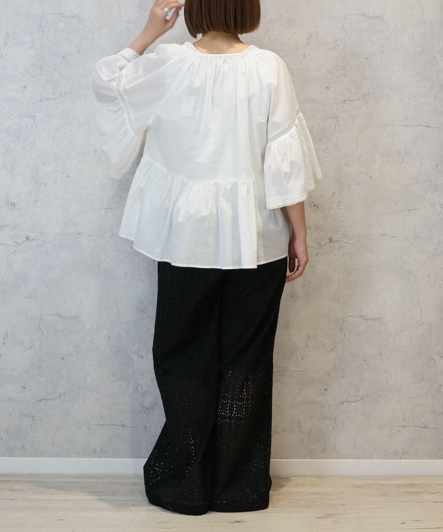 【INDUS luxury for JETSET SOLO PLUS】レースコンビフレアスリーブブラウス