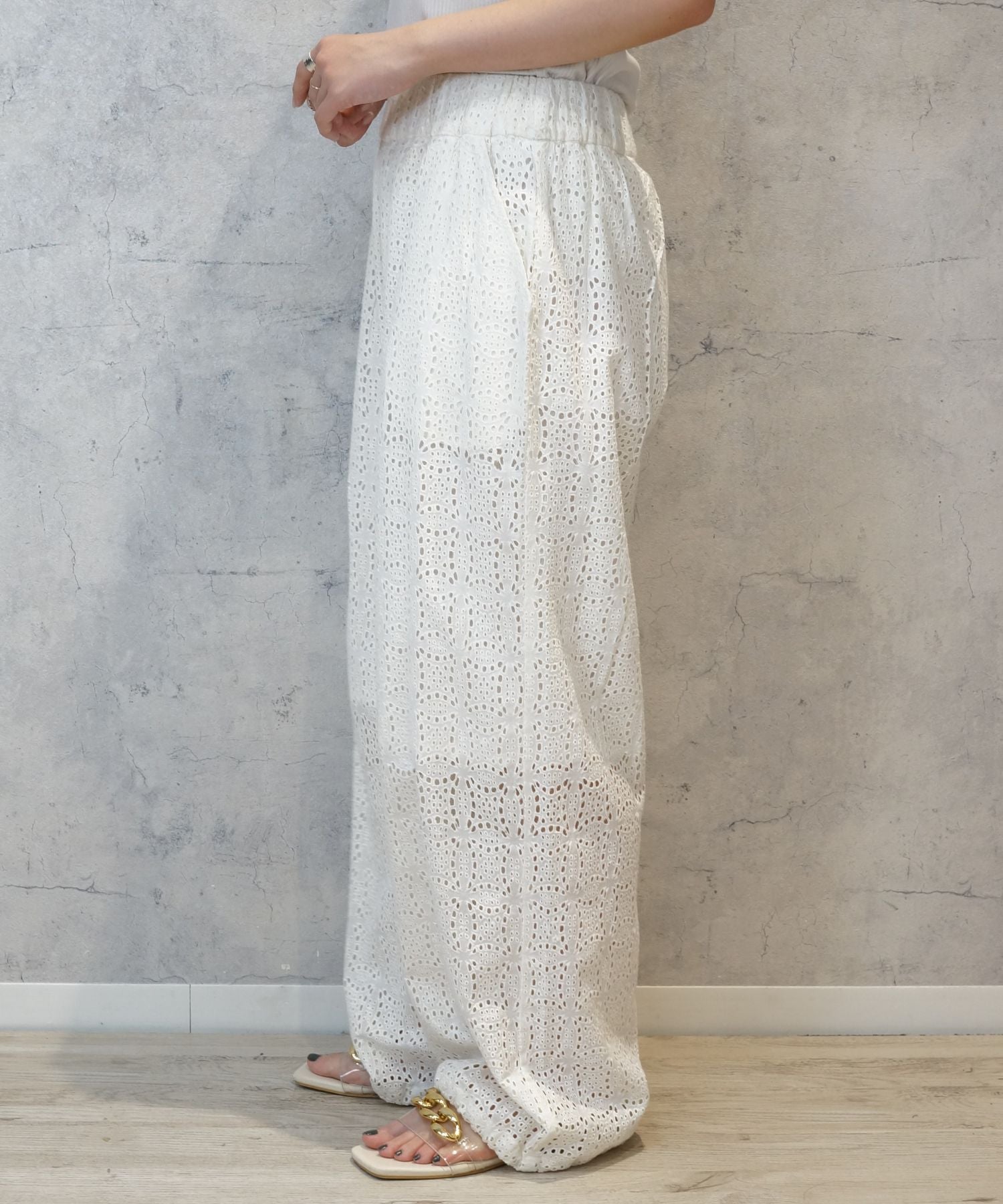 【INDUS luxury for JETSET SOLO PLUS】カットワークレースドロストヘムパンツ