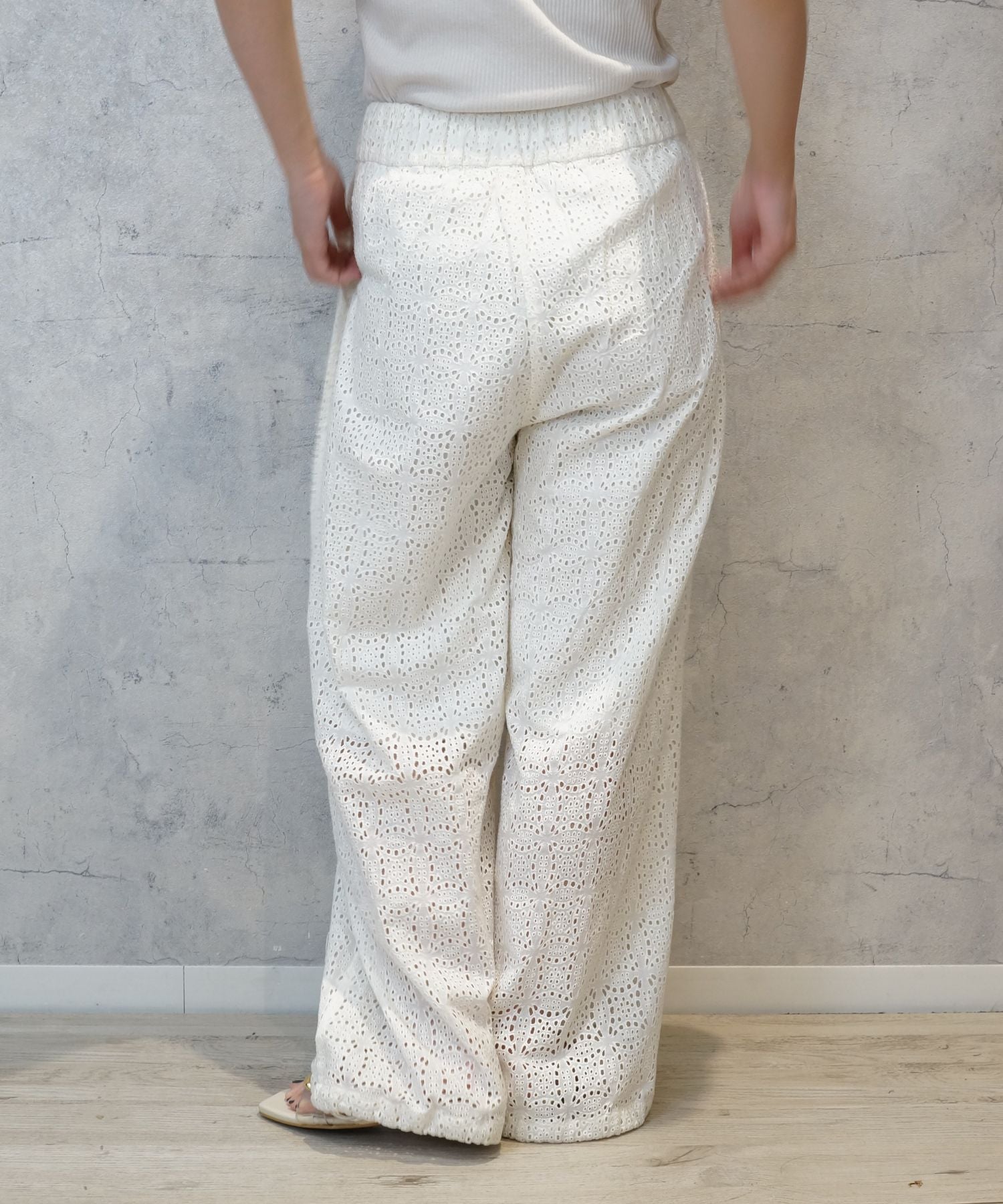 【INDUS luxury for JETSET SOLO PLUS】カットワークレースドロストヘムパンツ