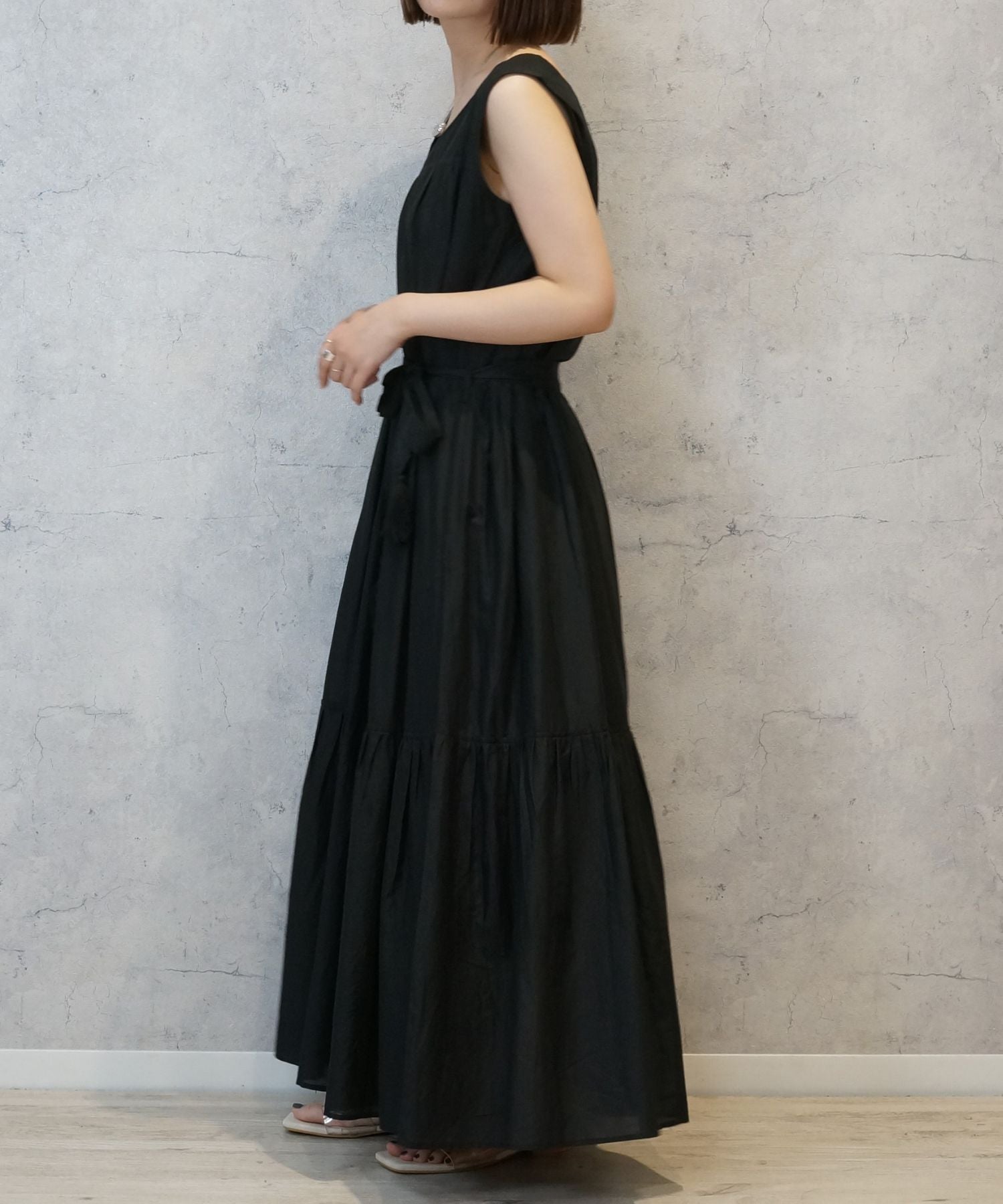 【INDUS luxury for JETSET SOLO PLUS】Vネックティアードワンピース