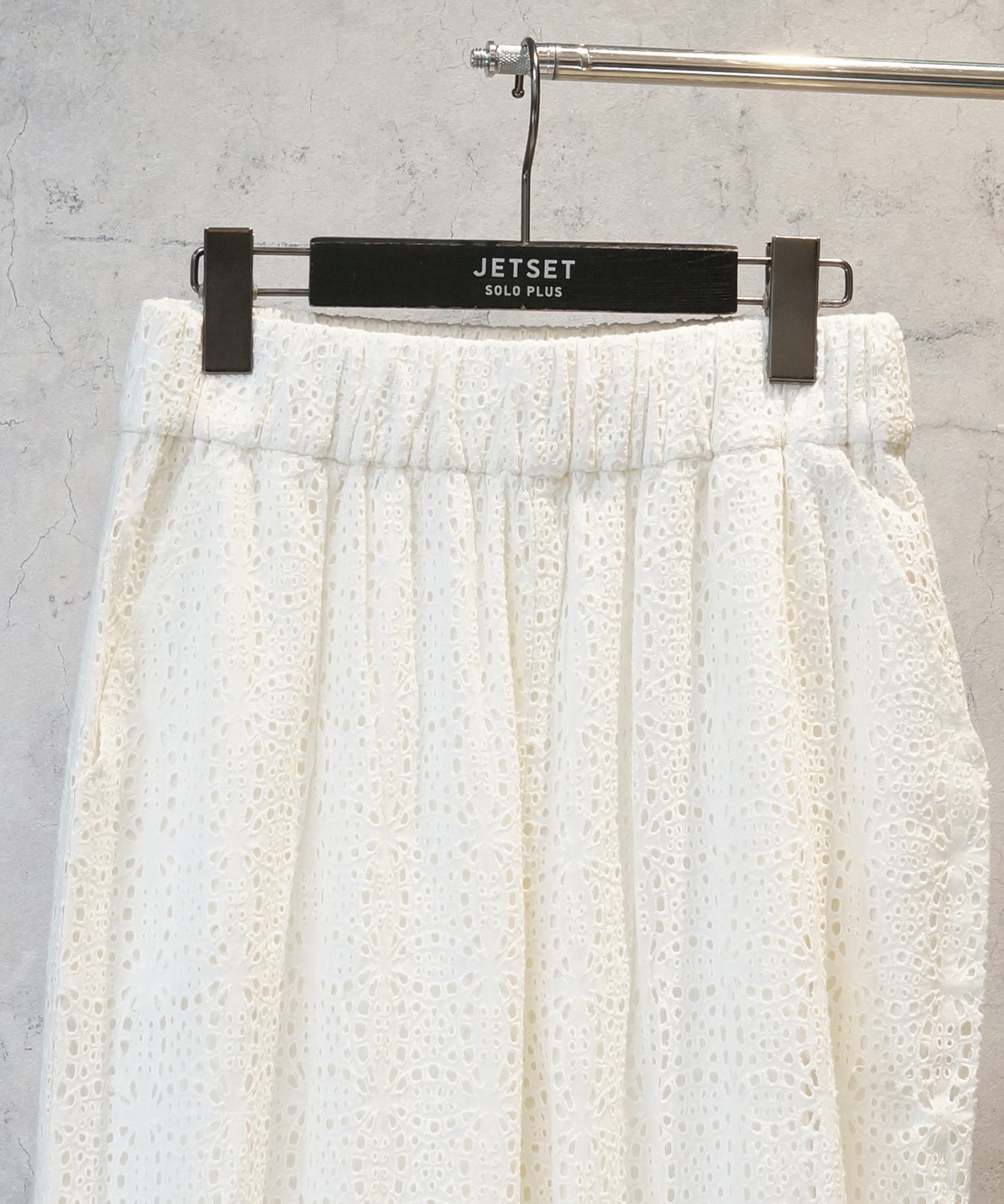 【INDUS luxury for JETSET SOLO PLUS】カットワークレースドロストヘムパンツ