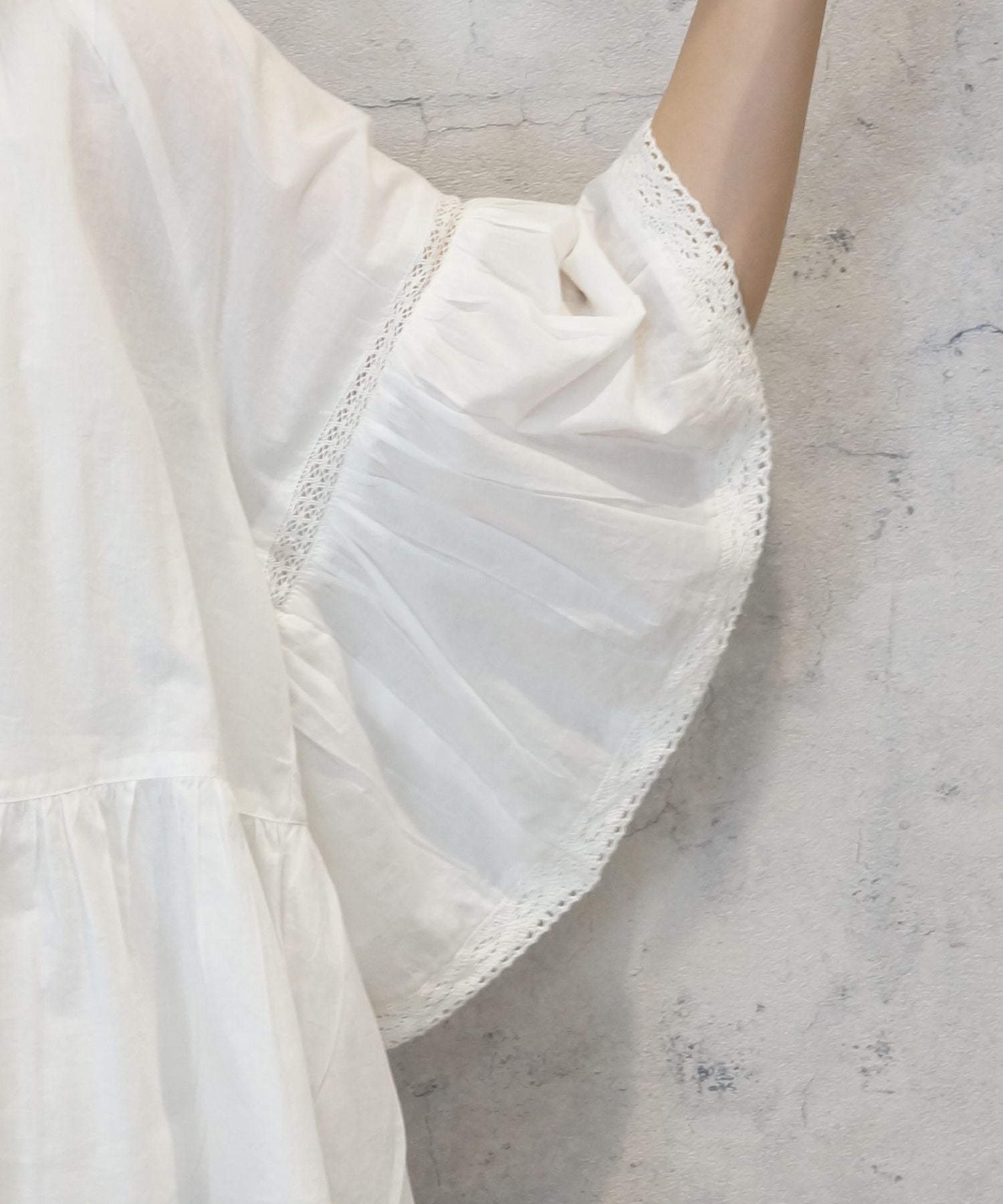 【INDUS luxury for JETSET SOLO PLUS】レースコンビフレアスリーブブラウス