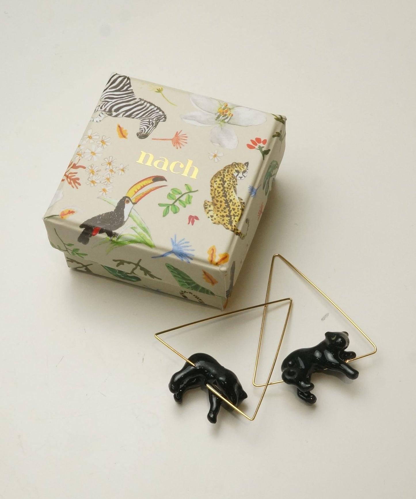 【nach】アニマルトライアングルピアス