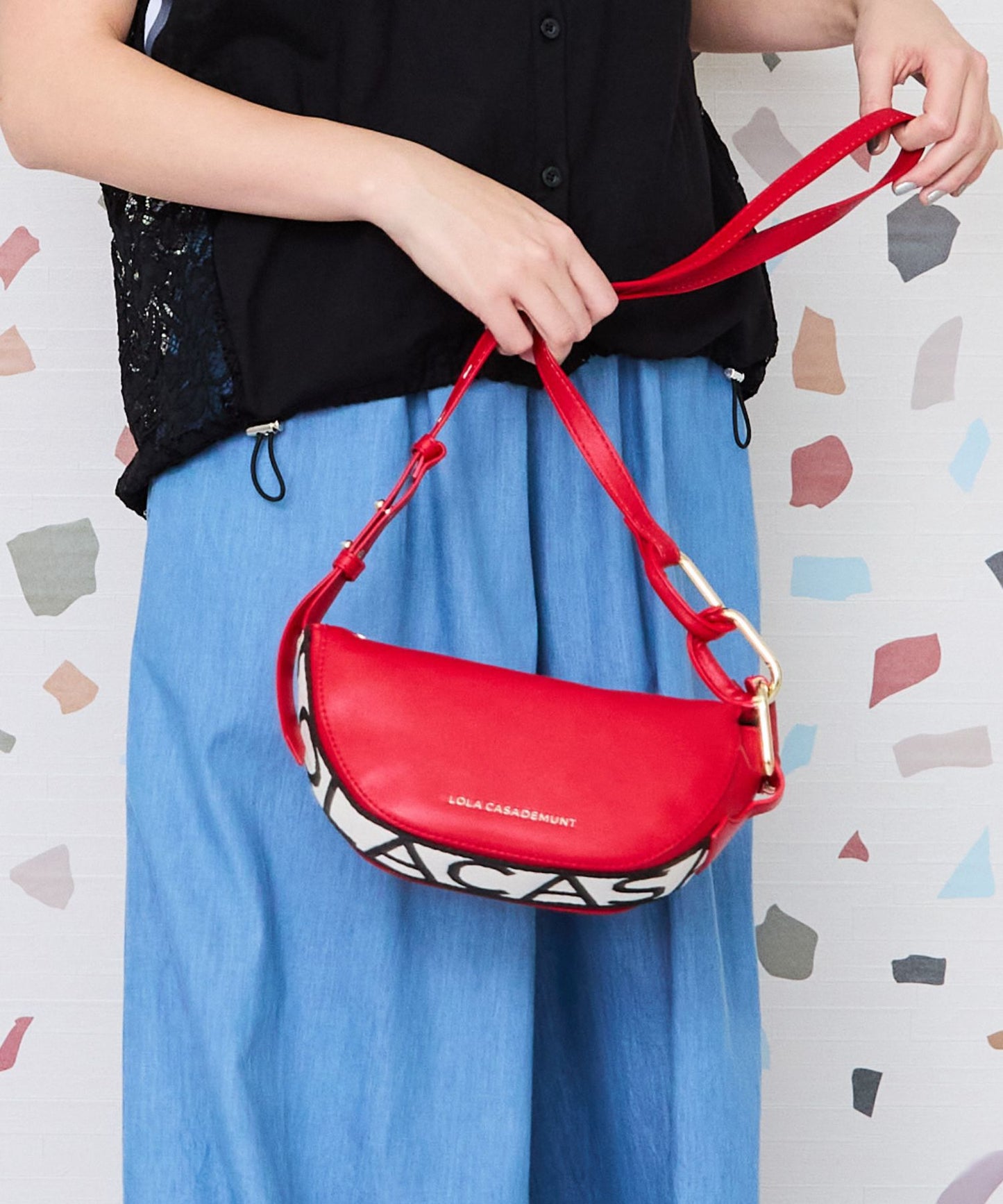 【LOLA CASADEMUNT】クロスボディセミサークルBAG