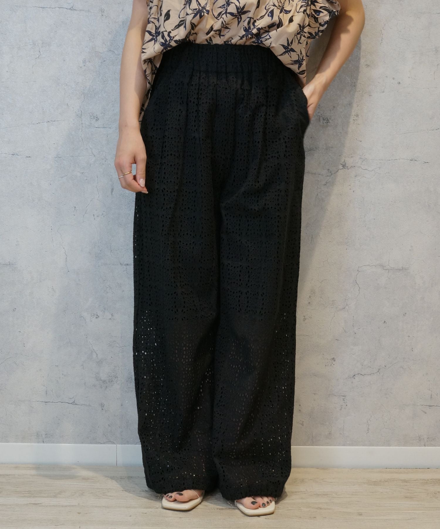 【INDUS luxury for JETSET SOLO PLUS】カットワークレースドロストヘムパンツ