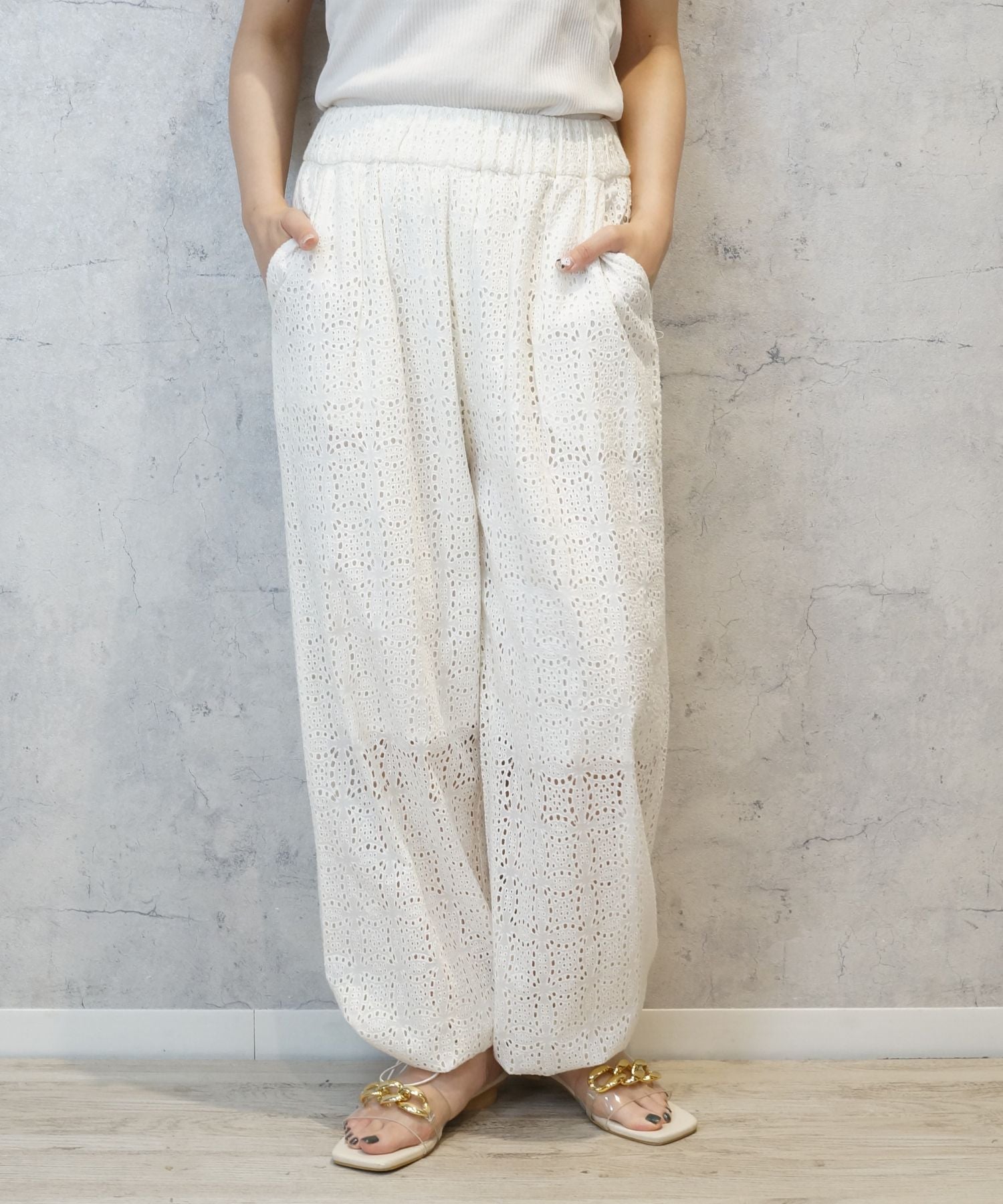 【INDUS luxury for JETSET SOLO PLUS】カットワークレースドロストヘムパンツ