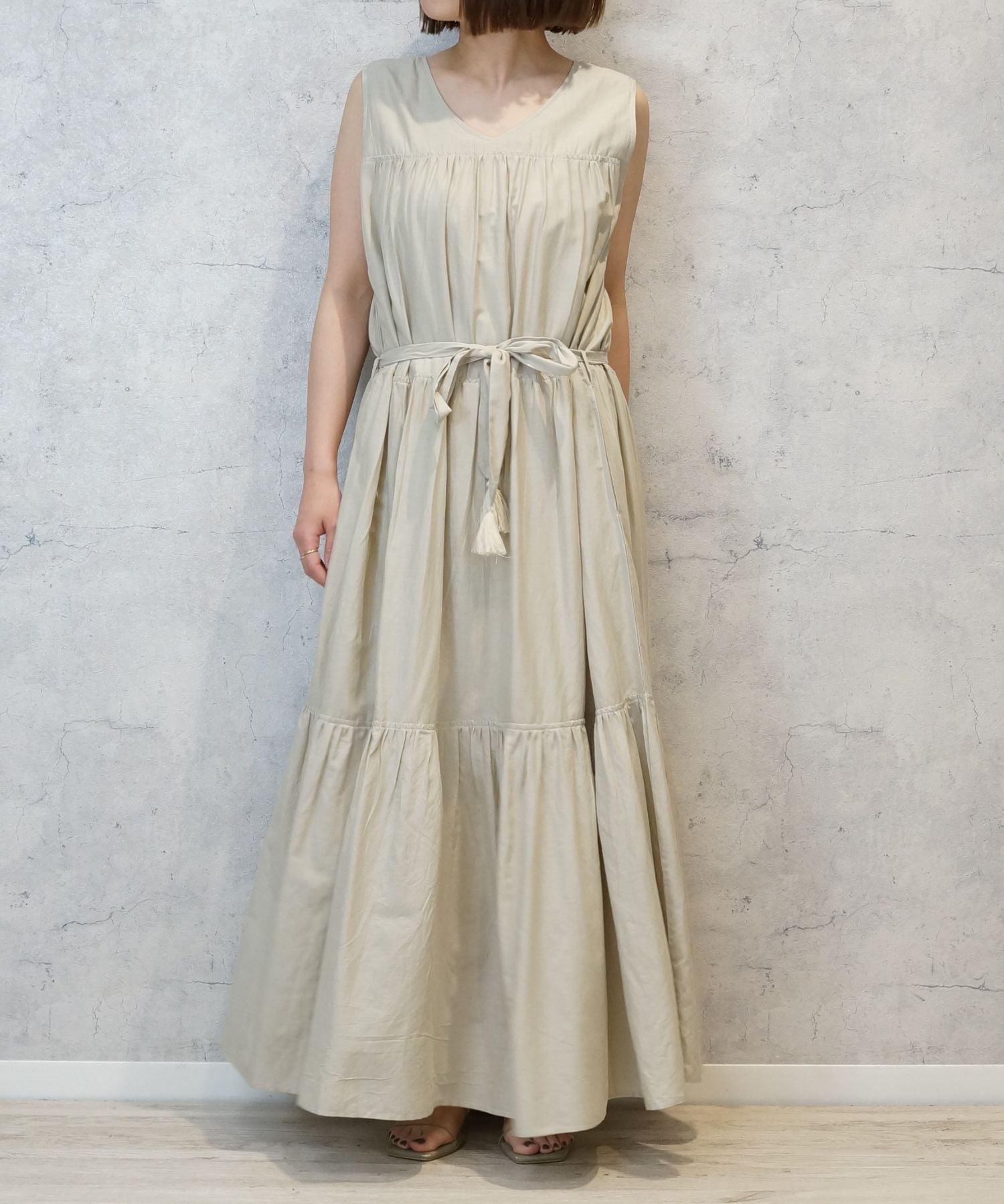 【INDUS luxury for JETSET SOLO PLUS】Vネックティアードワンピース