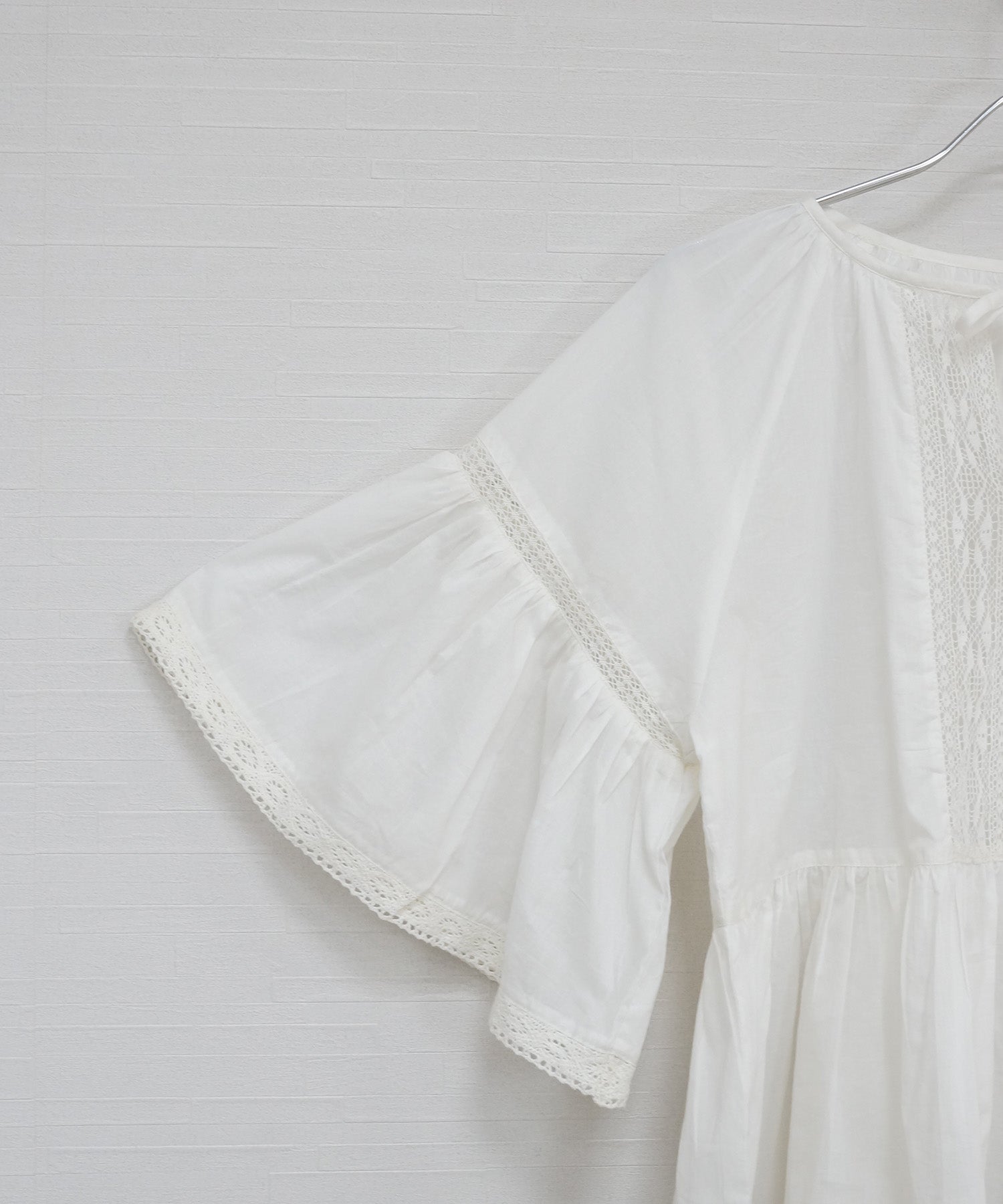 【INDUS luxury for JETSET SOLO PLUS】レースコンビフレアスリーブブラウス