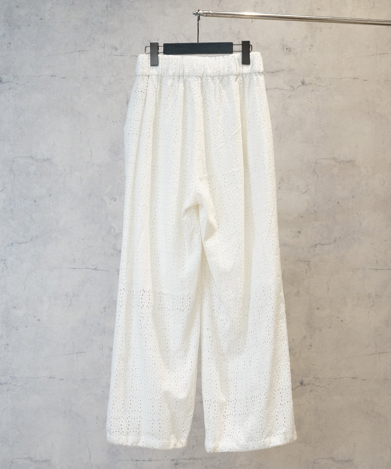 【INDUS luxury for JETSET SOLO PLUS】カットワークレースドロストヘムパンツ