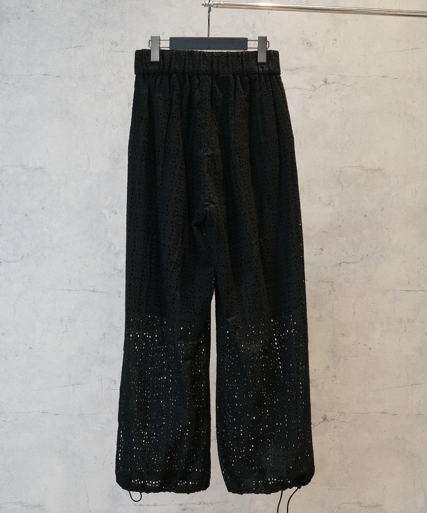 【INDUS luxury for JETSET SOLO PLUS】カットワークレースドロストヘムパンツ