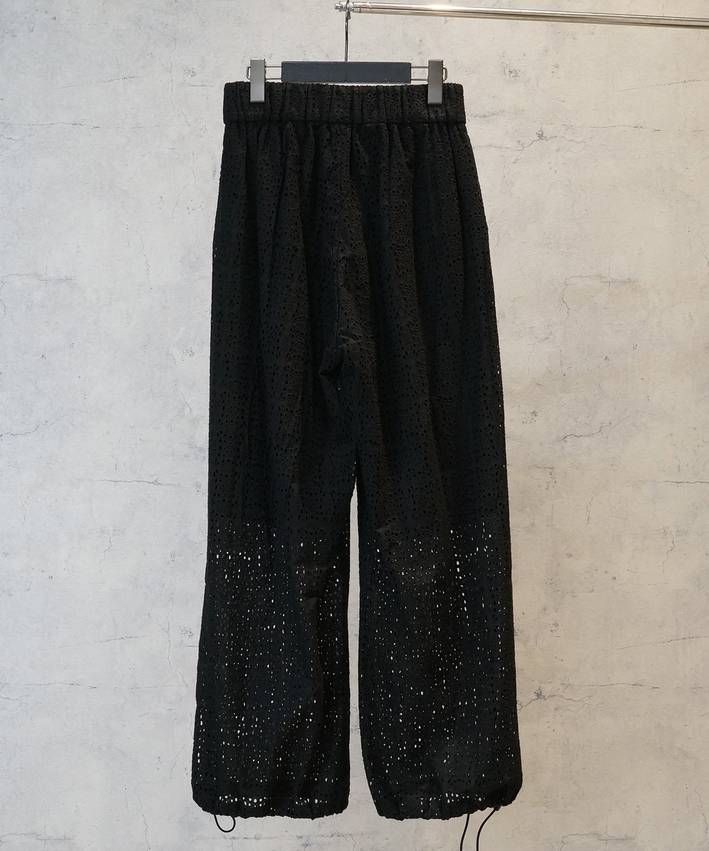 【INDUS luxury for JETSET SOLO PLUS】カットワークレースドロストヘムパンツ