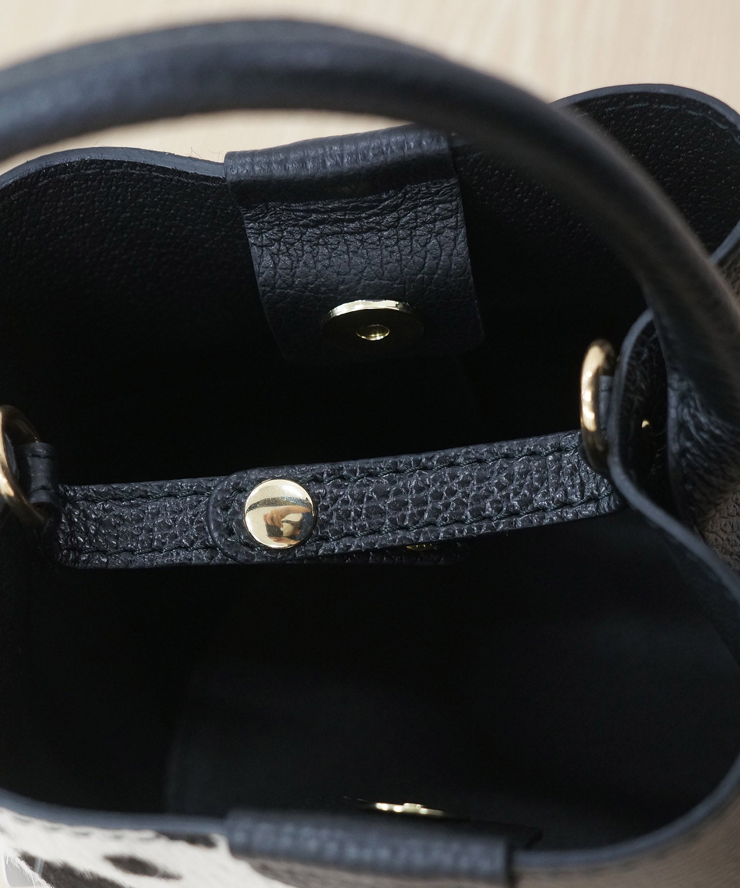 83-6381【andrea cardone】アニマルハラコレザーBAG