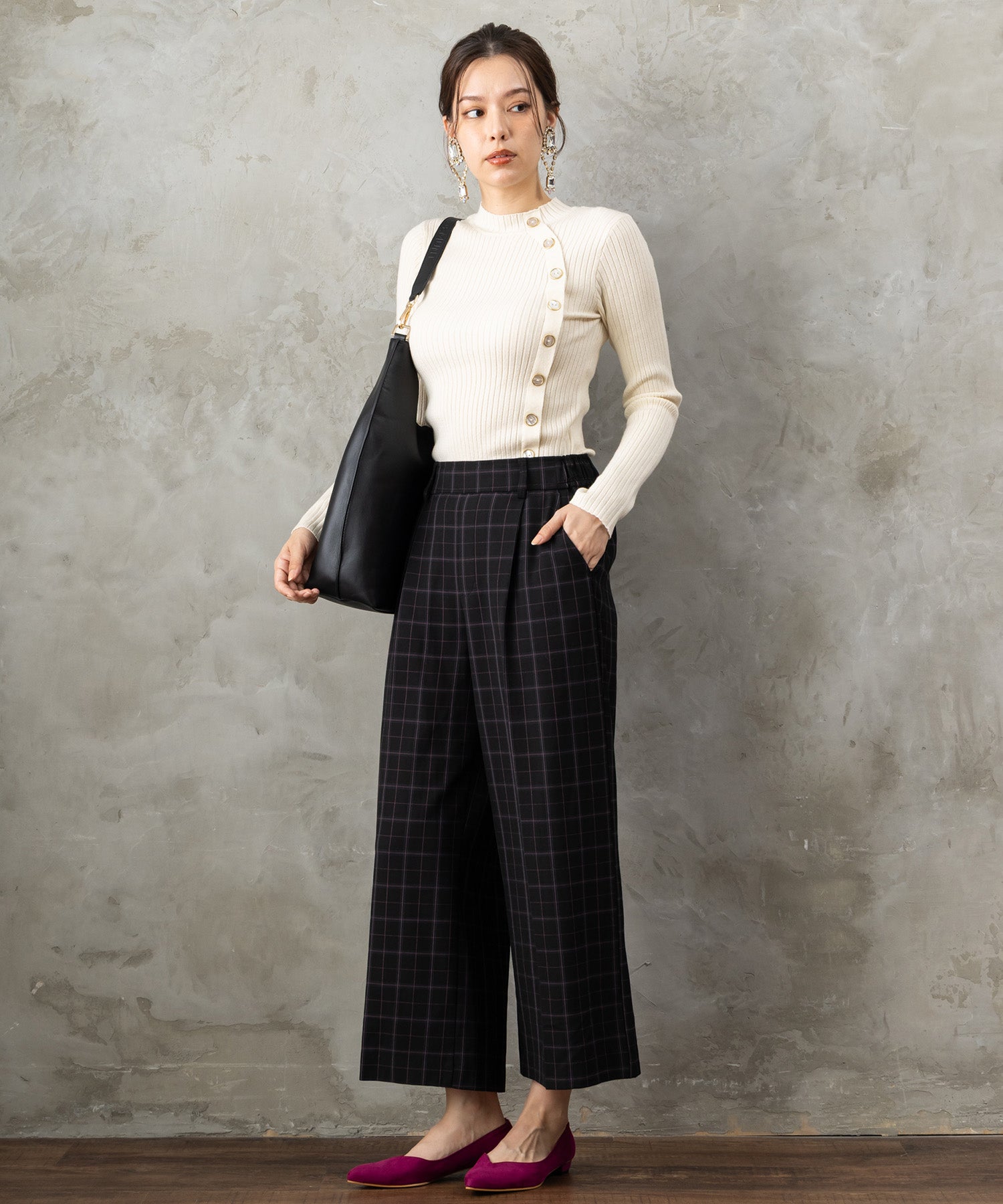 51-5650【FONT LAB】アシンメトリー釦ハイネックリブニット